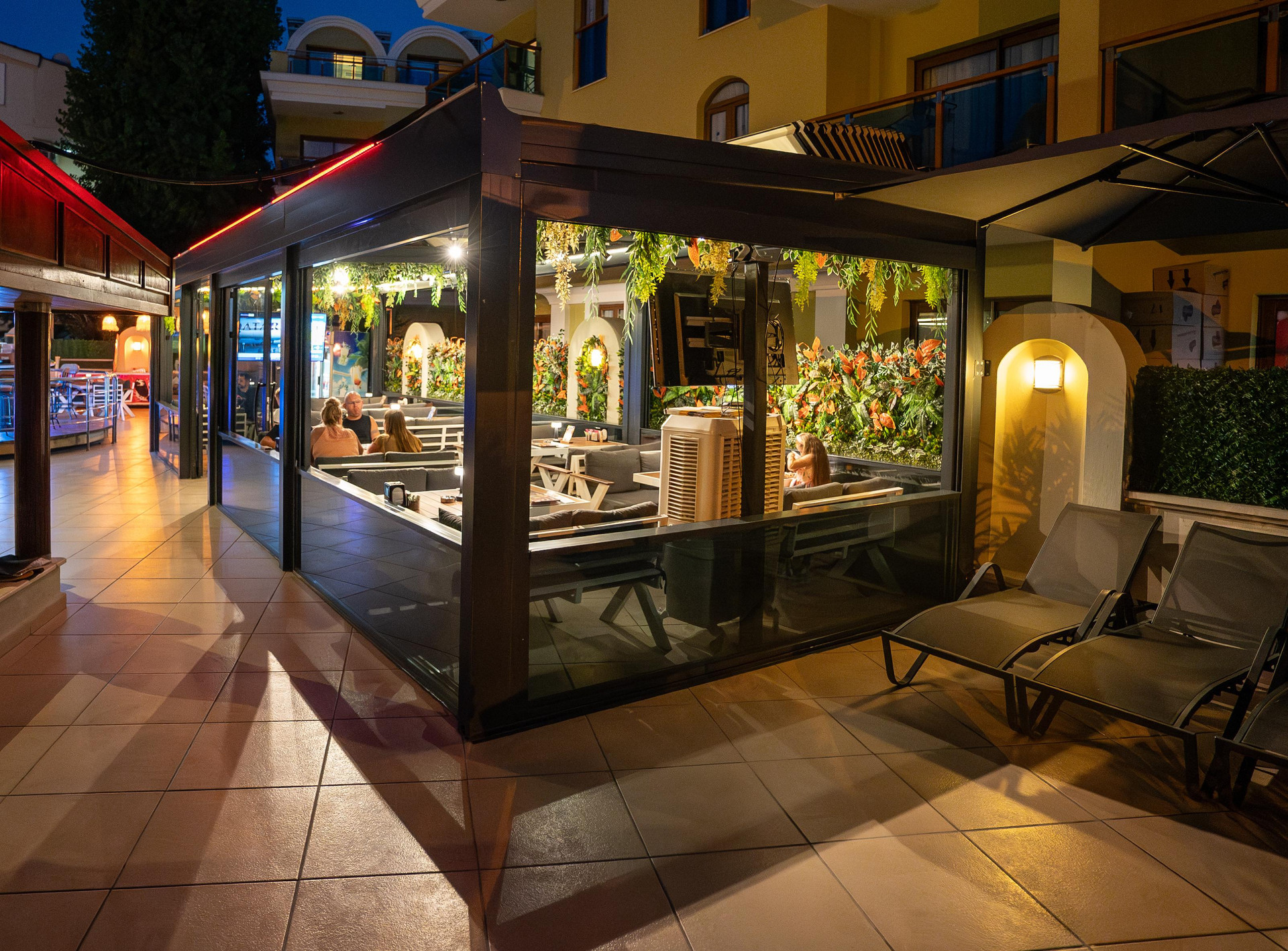 Restaurant Club Karakas Apart