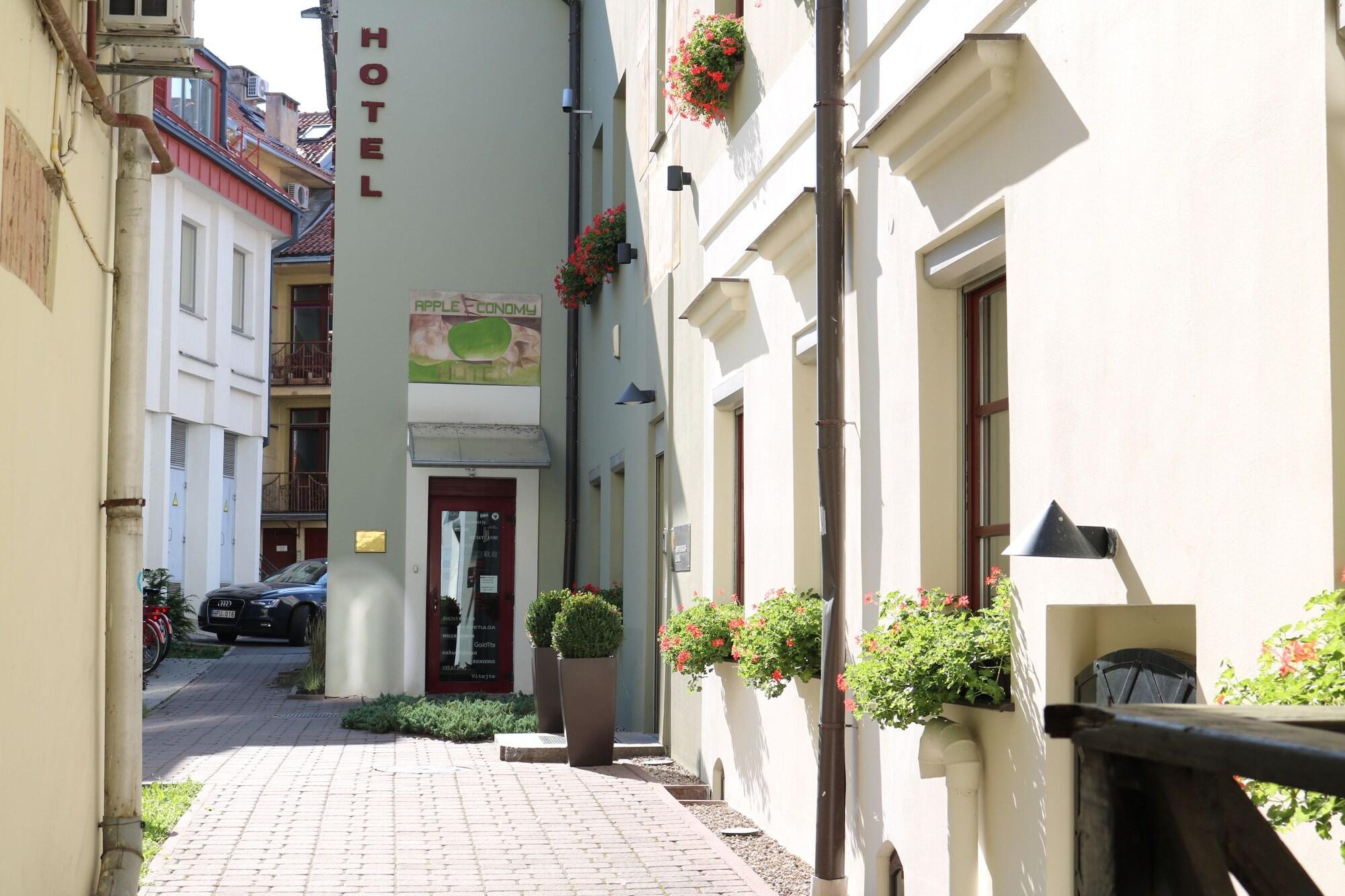 Vista Exterior Apple Economy Hotel