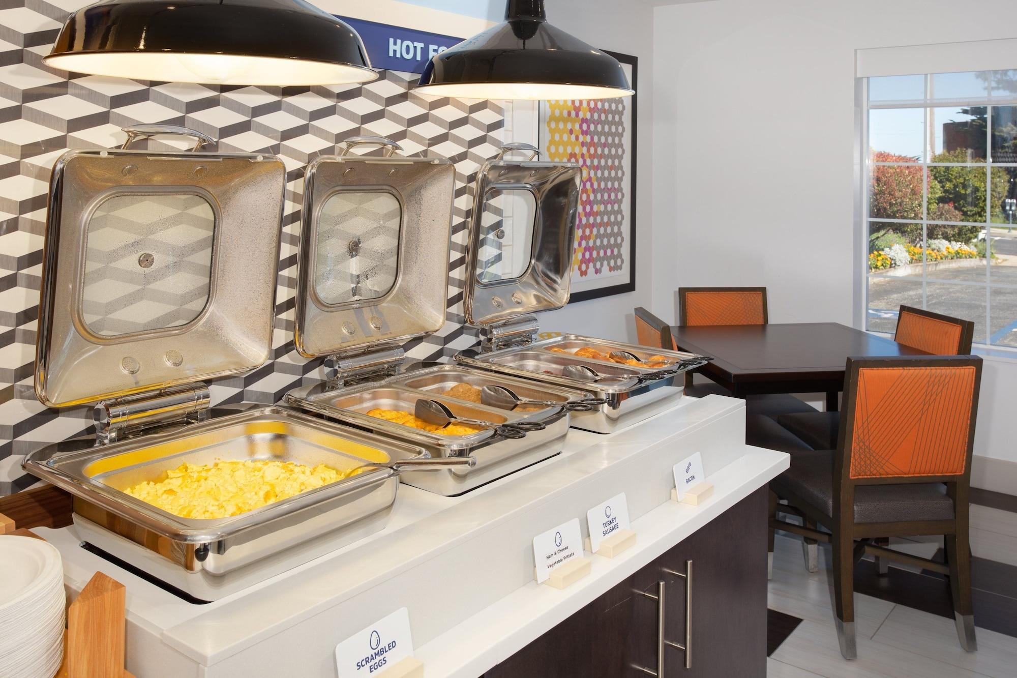 Restaurant Holiday Inn Express Monterey-Cannery Row by IHG