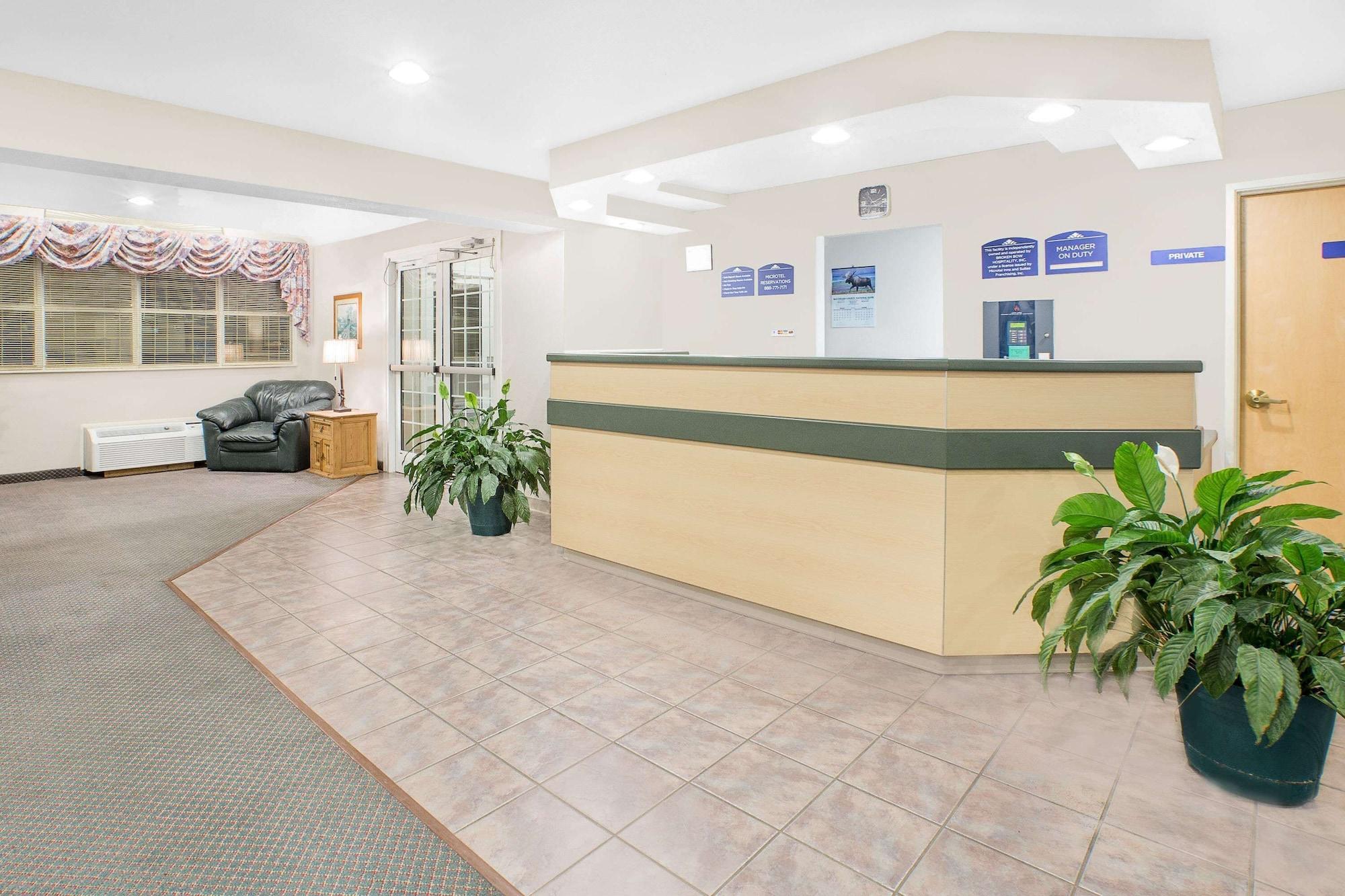 Vista Lobby Microtel Inn by Wyndham Broken Bow
