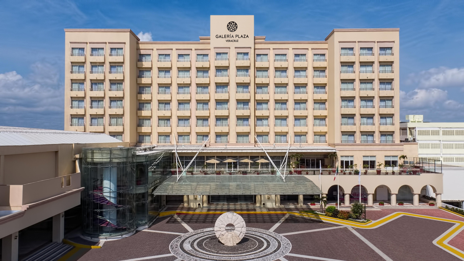 Vista Exterior Galería Plaza Veracruz by Brisas