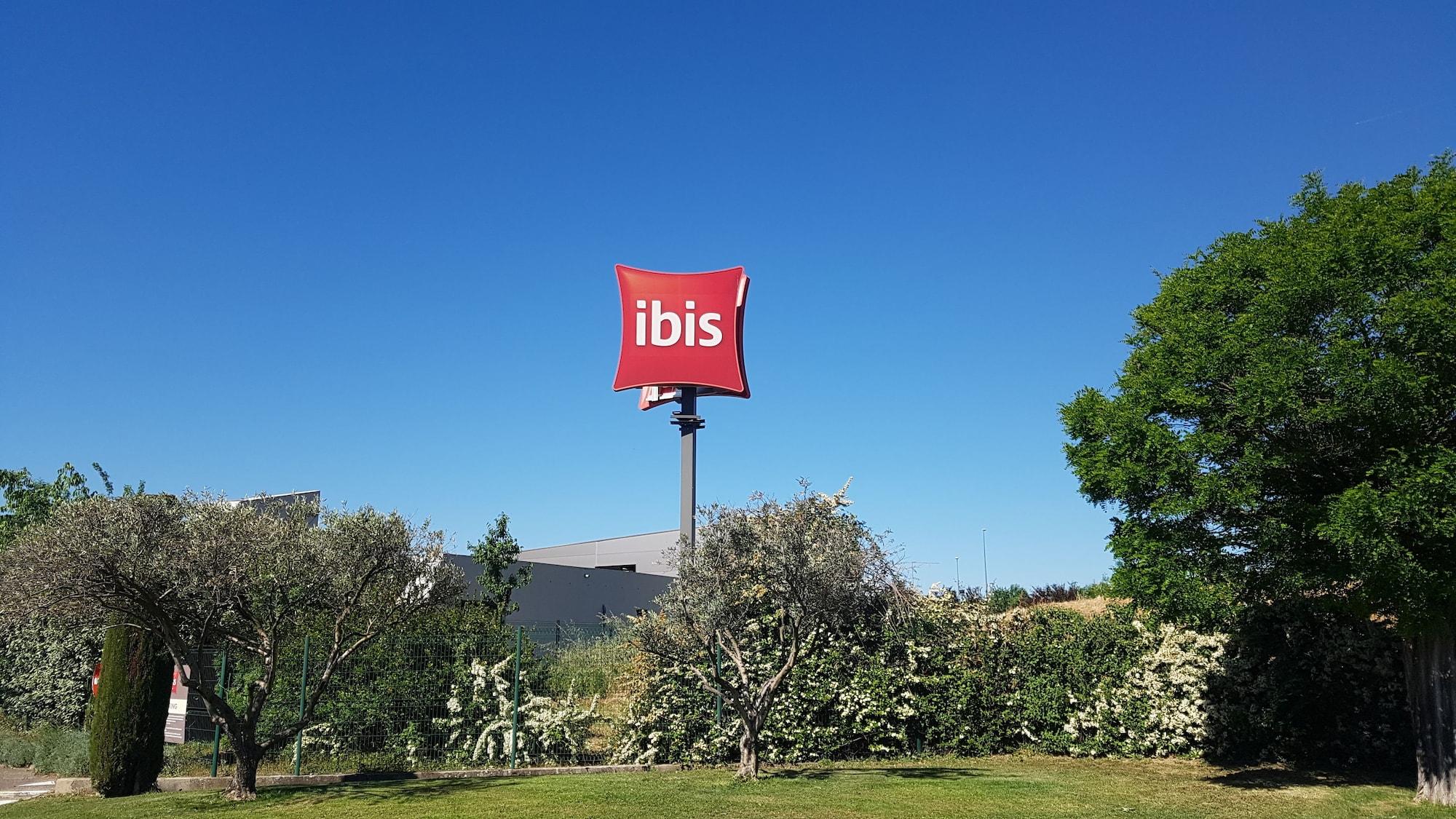 Vista Exterior Ibis Aix en Provence Hotel