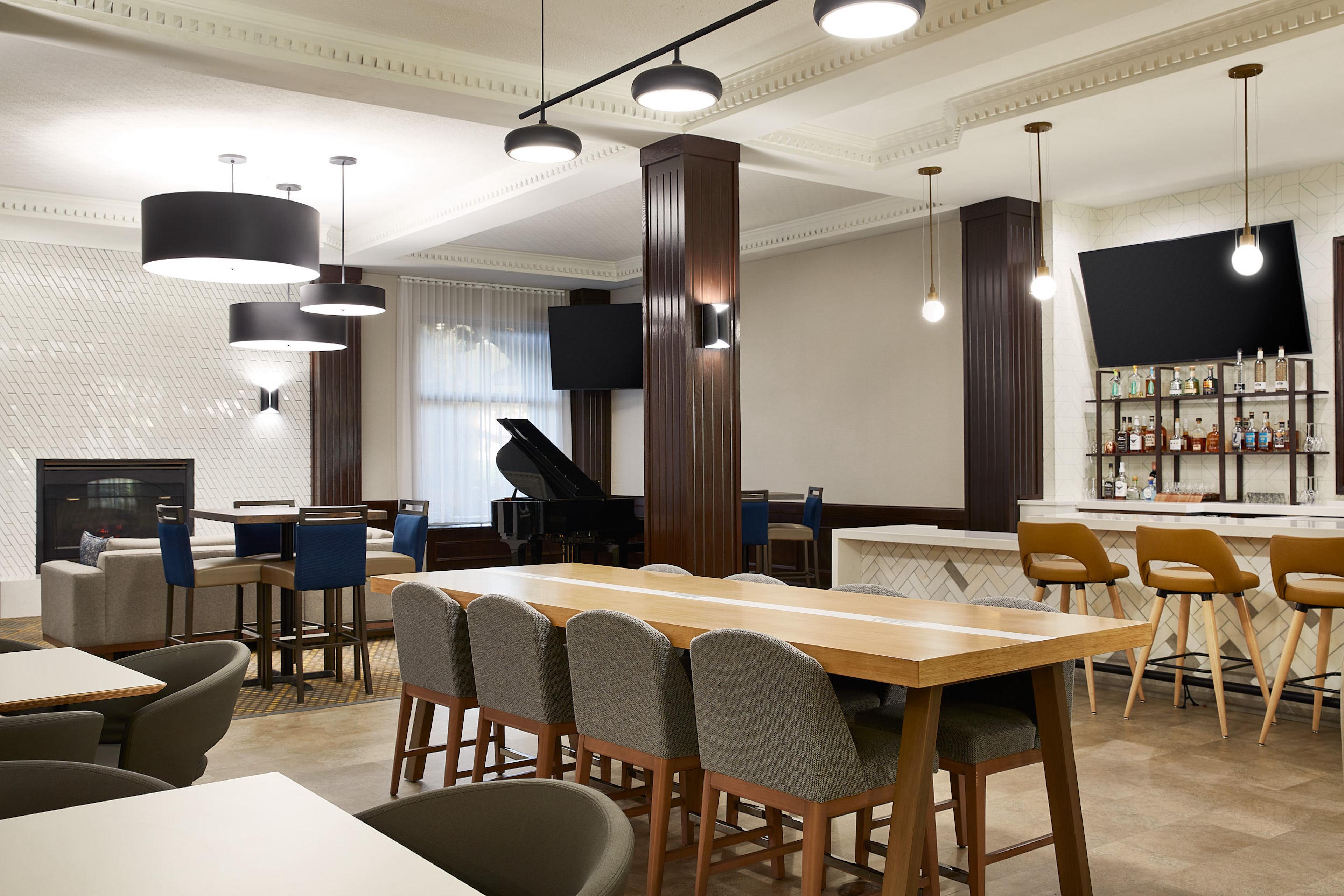 Bar/Salón Holiday Inn Hotel & Suites Madison West - Middleton by IHG