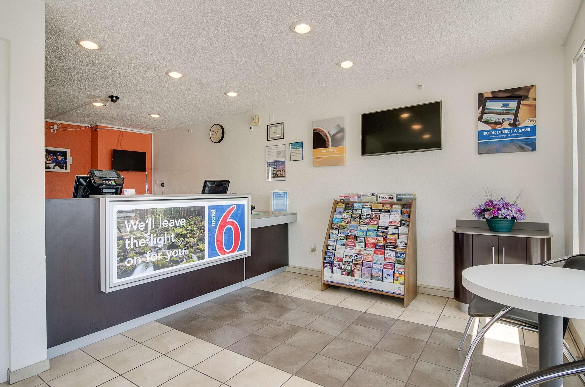 Vista Lobby Motel 6 Tacoma, WA - South