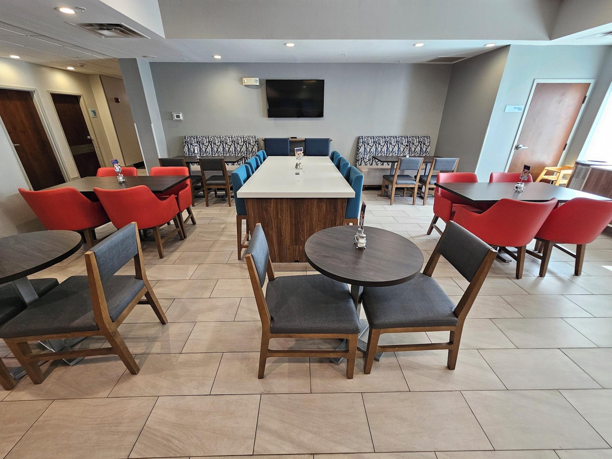 Vista Exterior Holiday Inn Express Hotel & Suites Cincinnati-Blue Ash by IHG