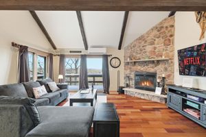 Alquiler Vacacional - Cozy Camelback, Pocono Retreat w/ Mountain Views!