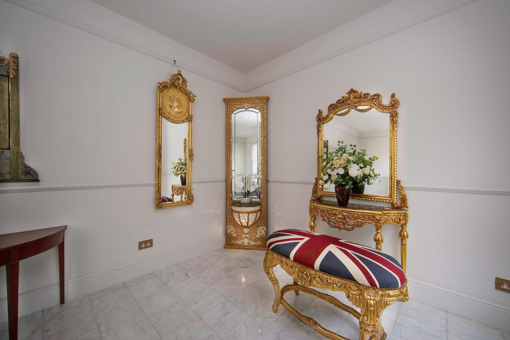 Equipamiento de Habitación Stone Court House