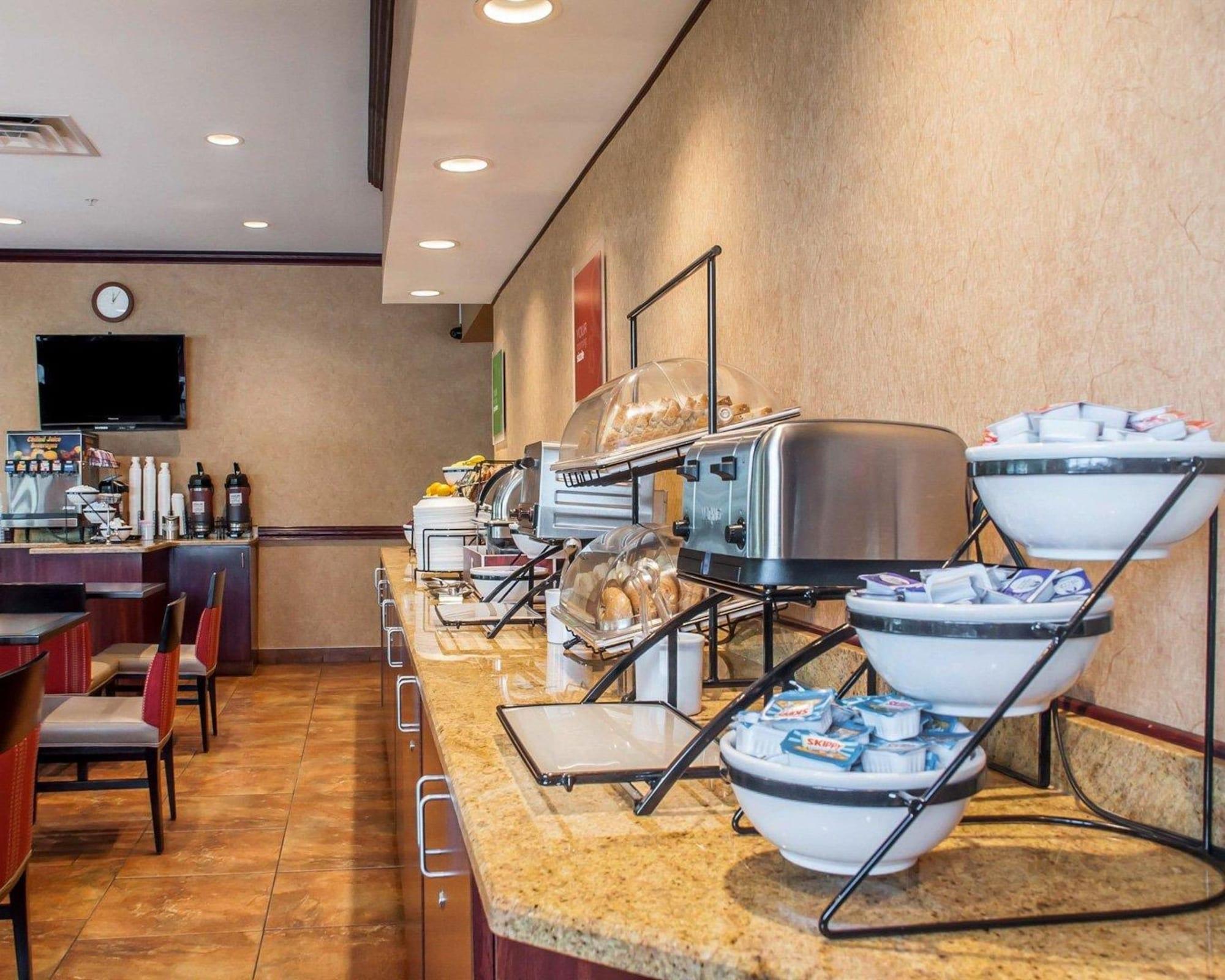 Restaurant Quality Inn Near Walden Galleria Mall