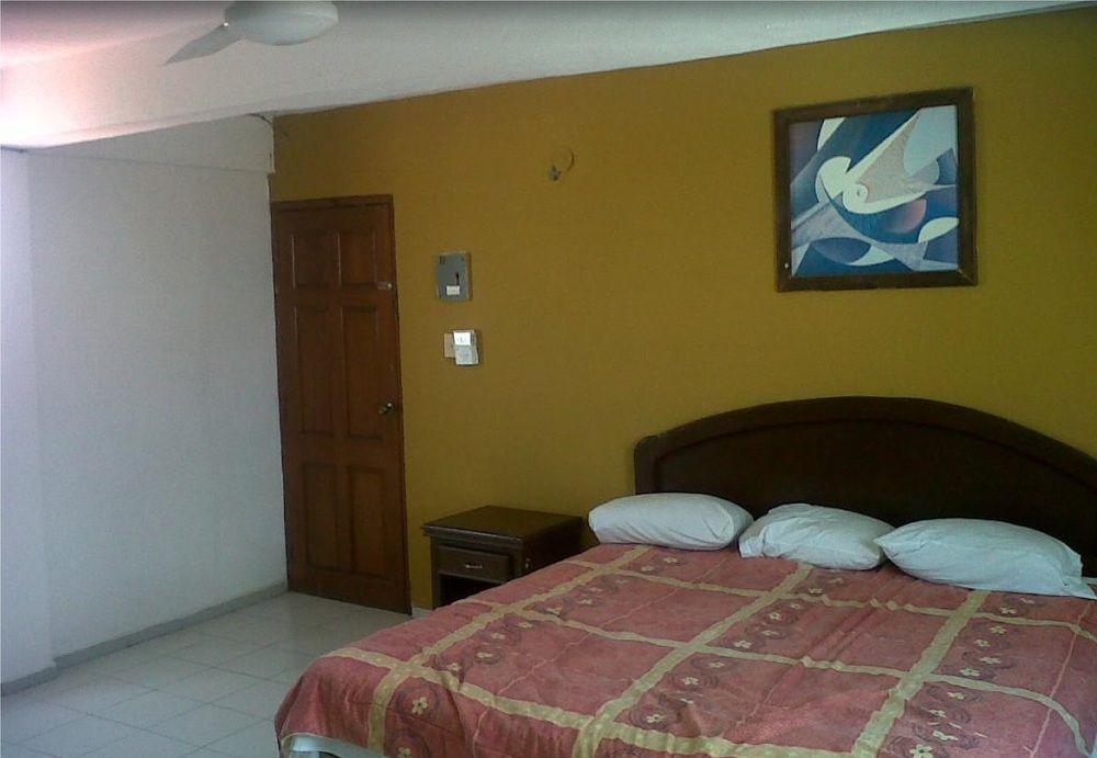 Vista Exterior Hotel Los Cuates de Cancun