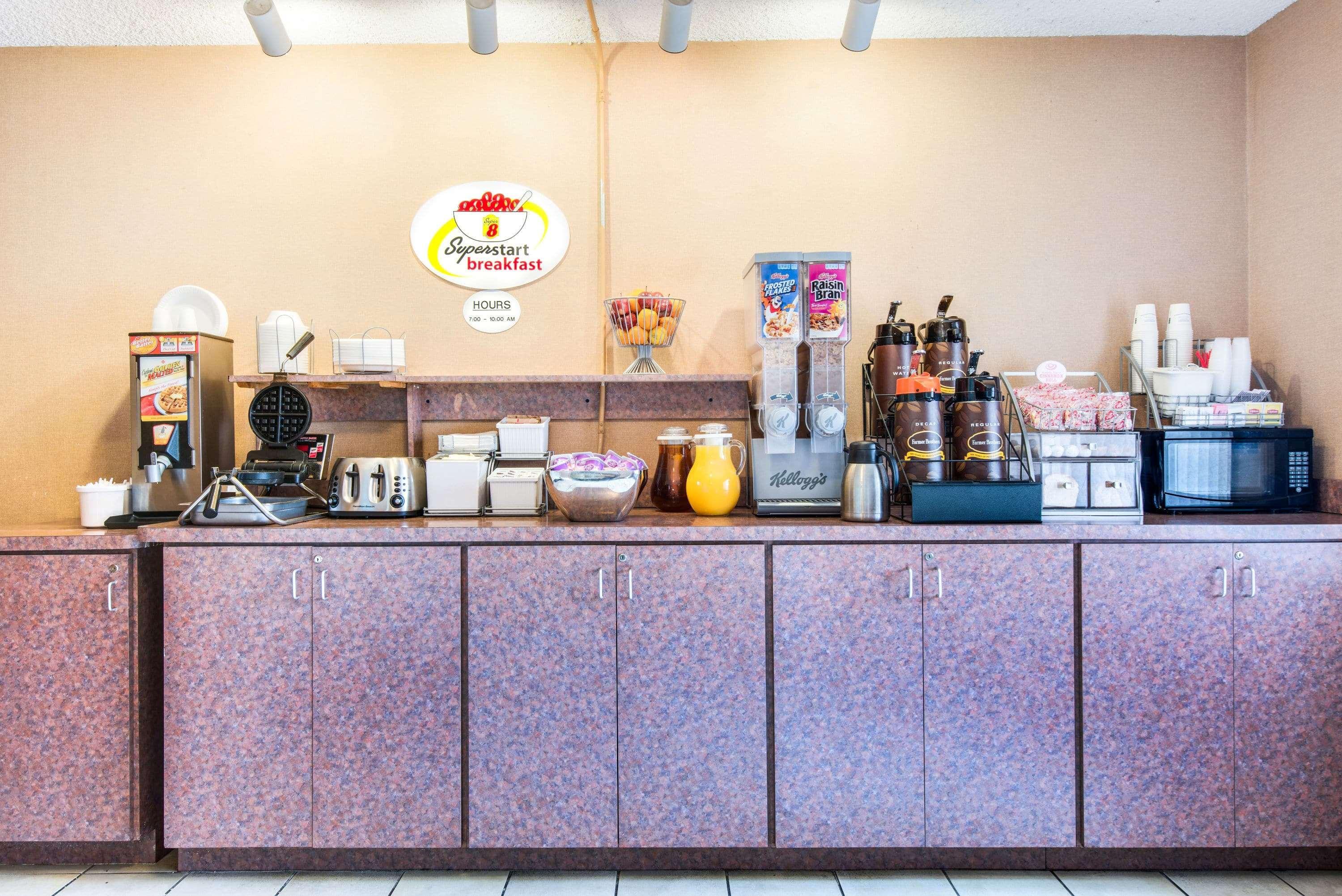 Restaurant Super 8 by Wyndham Port Clinton
