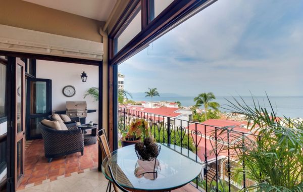 Resort Condo w/ Pool Access & Pacific Ocean Views! - Hoteles cerca de Malecón en Puerto Vallarta