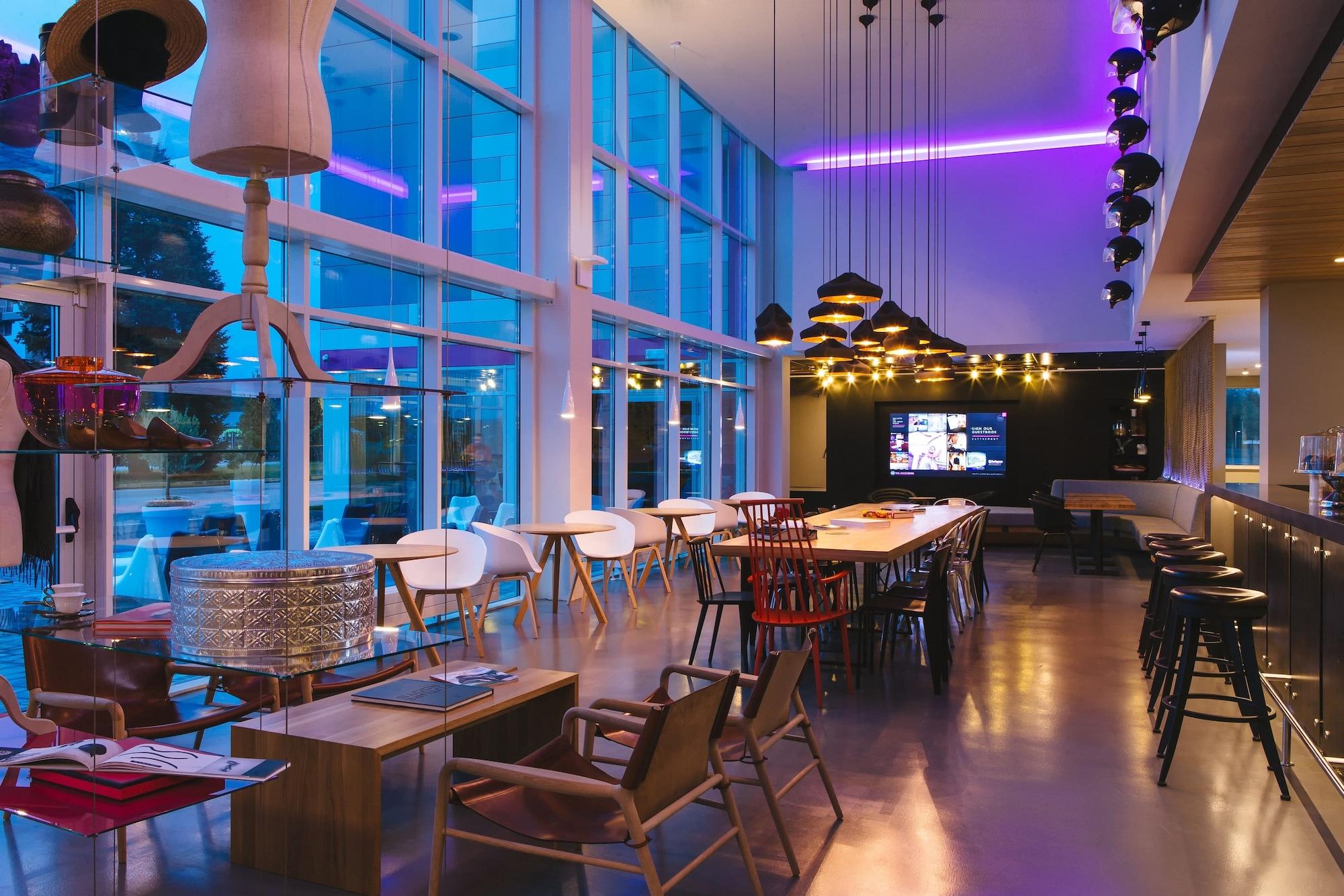 Vista Lobby MOXY Munich Airport