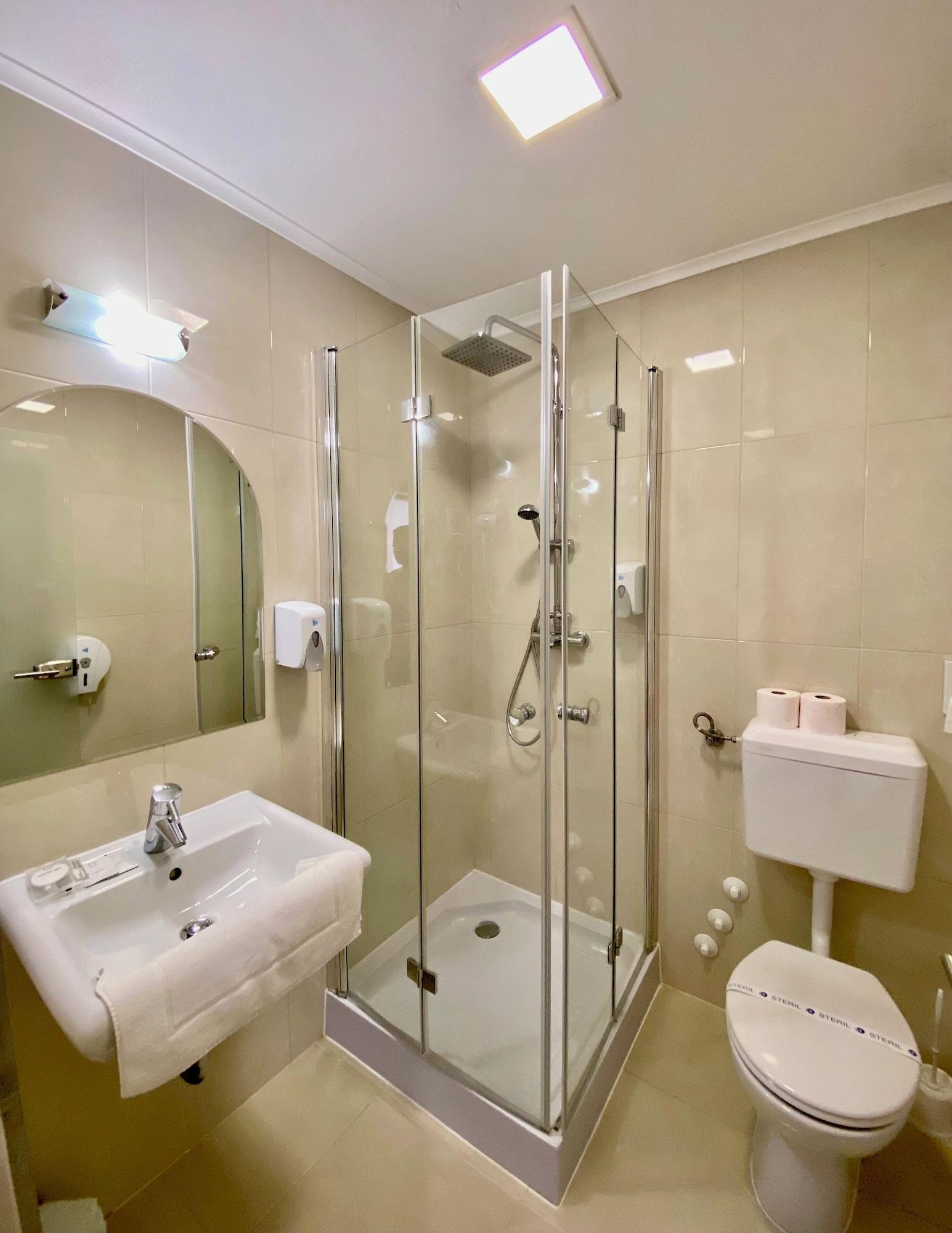 Equipamiento de Habitación OPERA16 Guestrooms