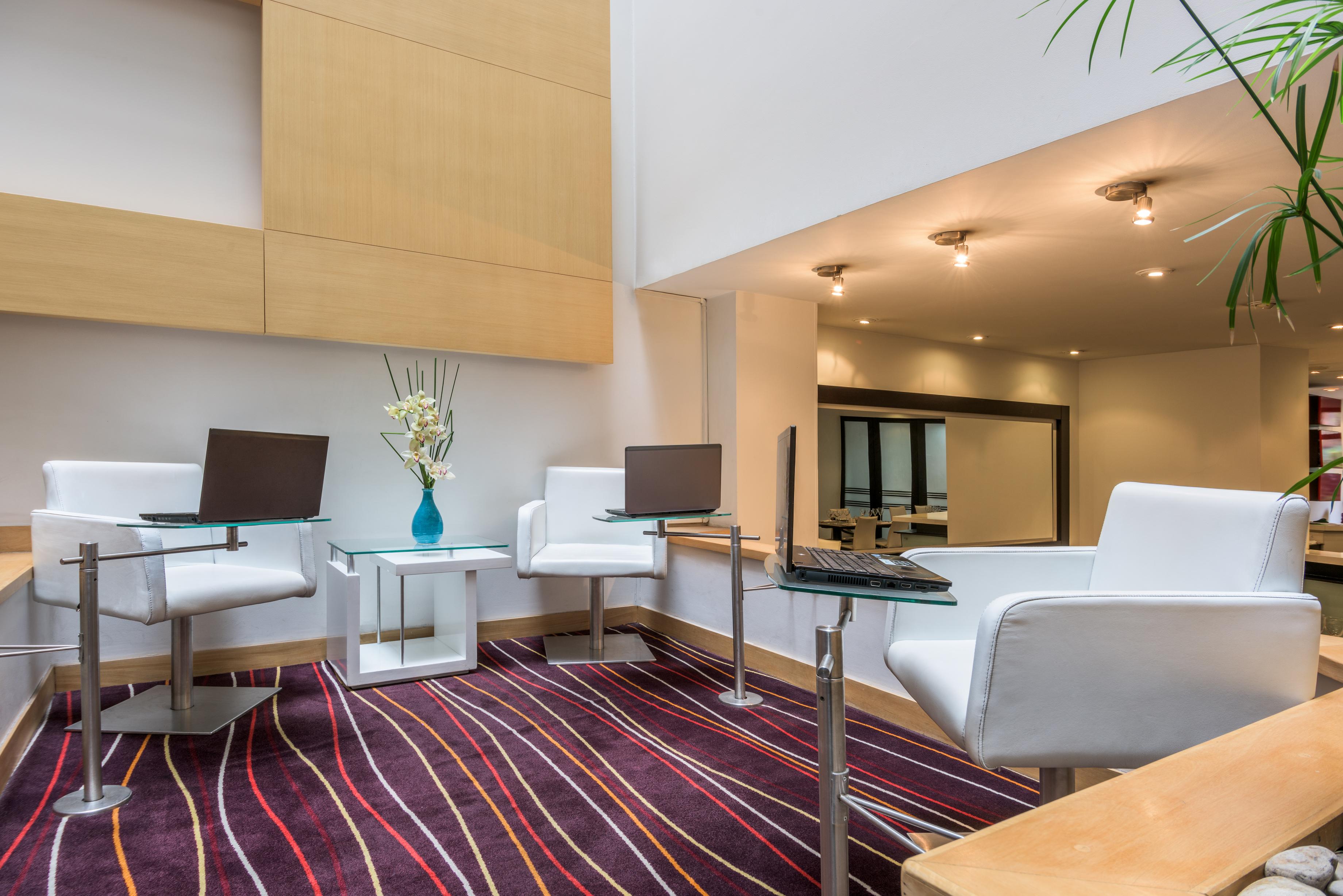 Vista Lobby Avani Royal Zona T Bogotá Hotel