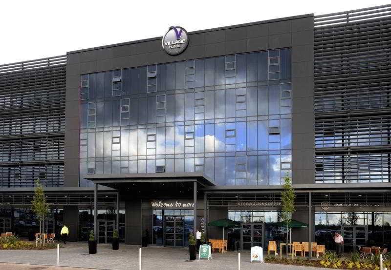 Vista Exterior Village Hotel Manchester Ashton