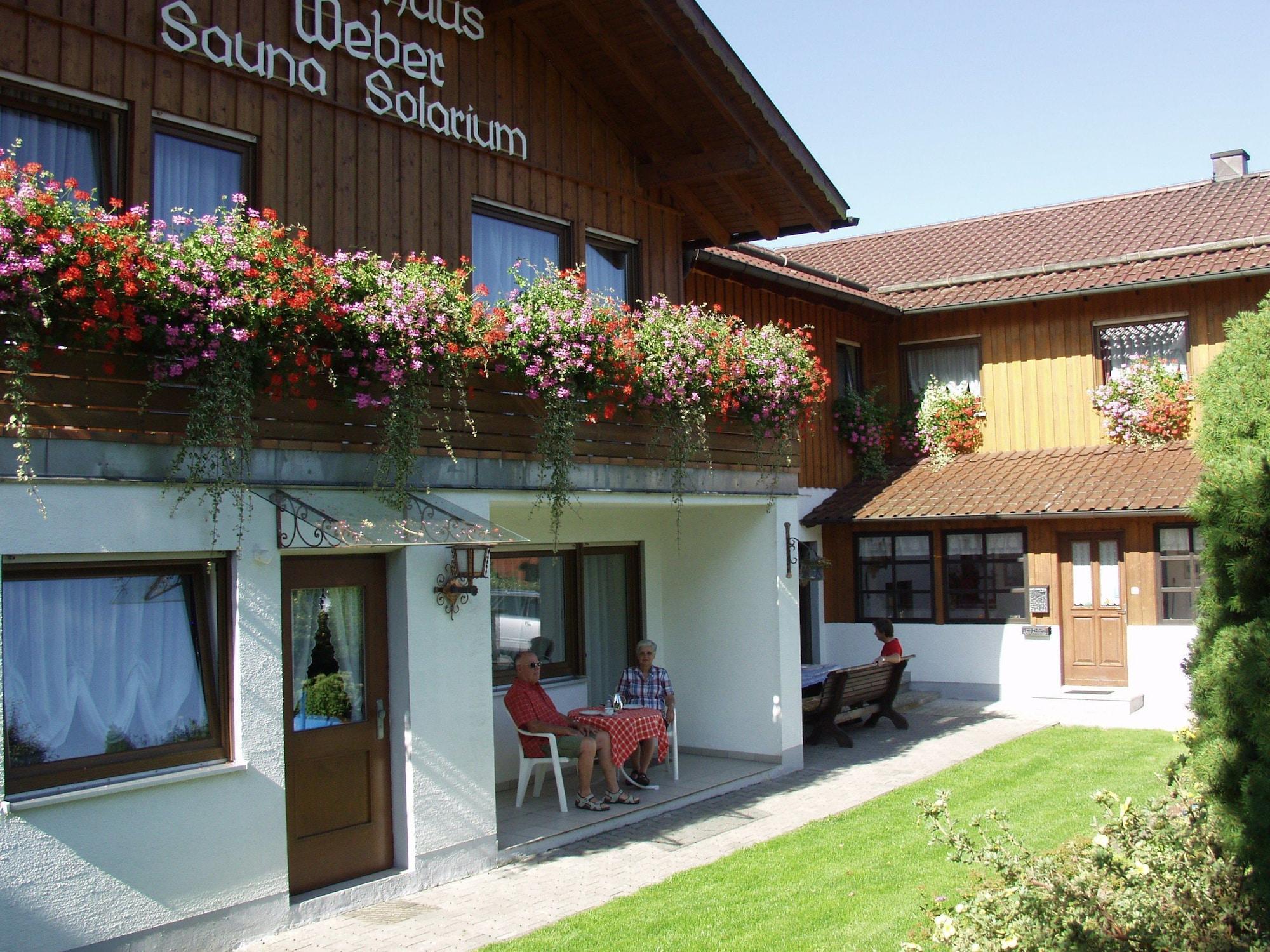 Vista Exterior Gästehaus Weber