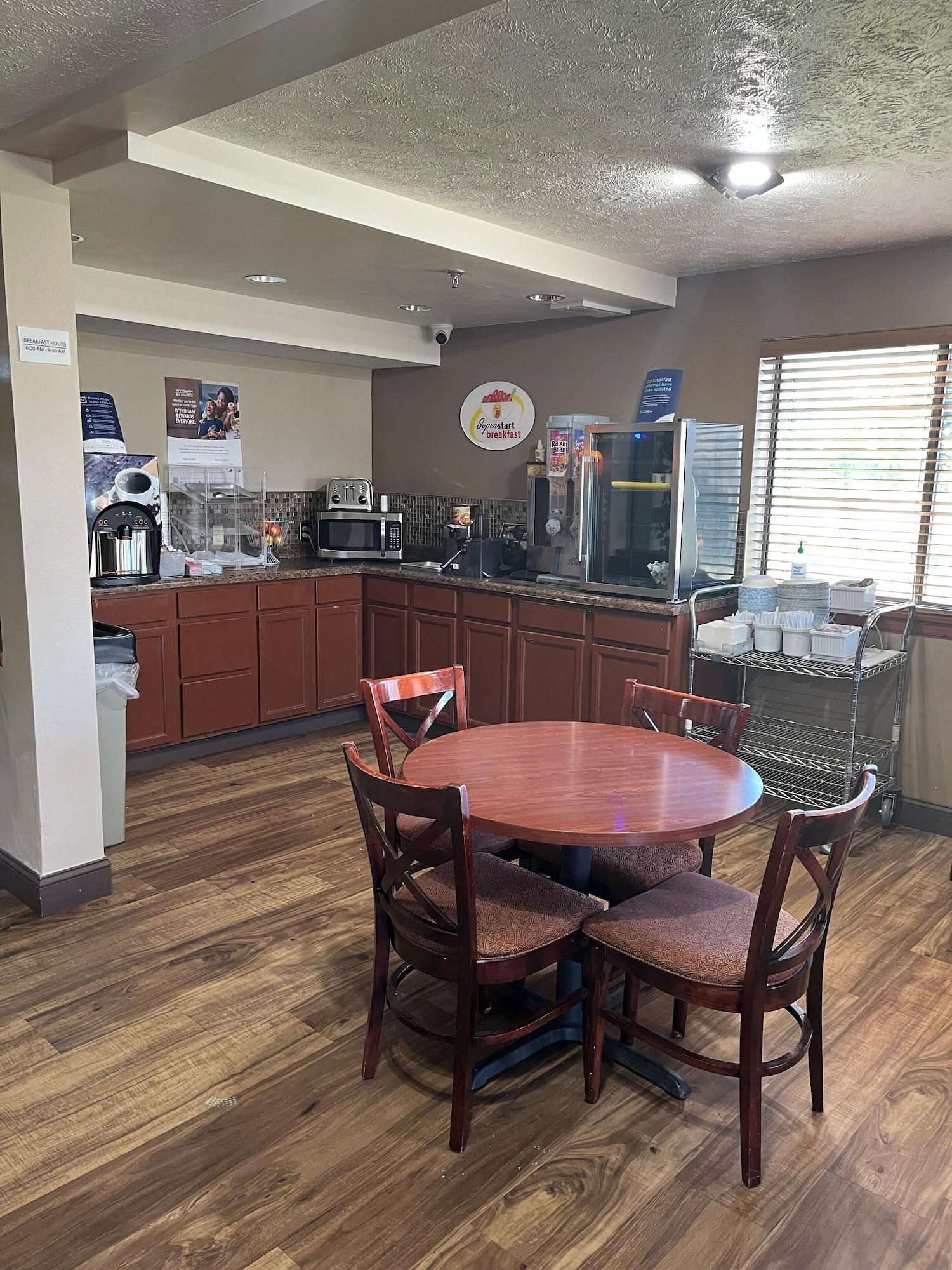 Restaurant Super 8 by Wyndham Hastings