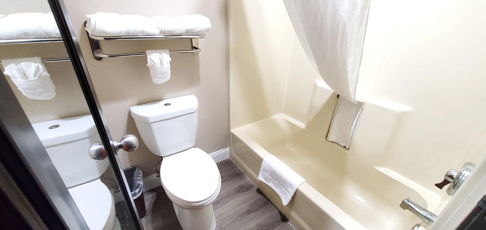 Equipamiento de Habitación Super 8 by Wyndham Paris