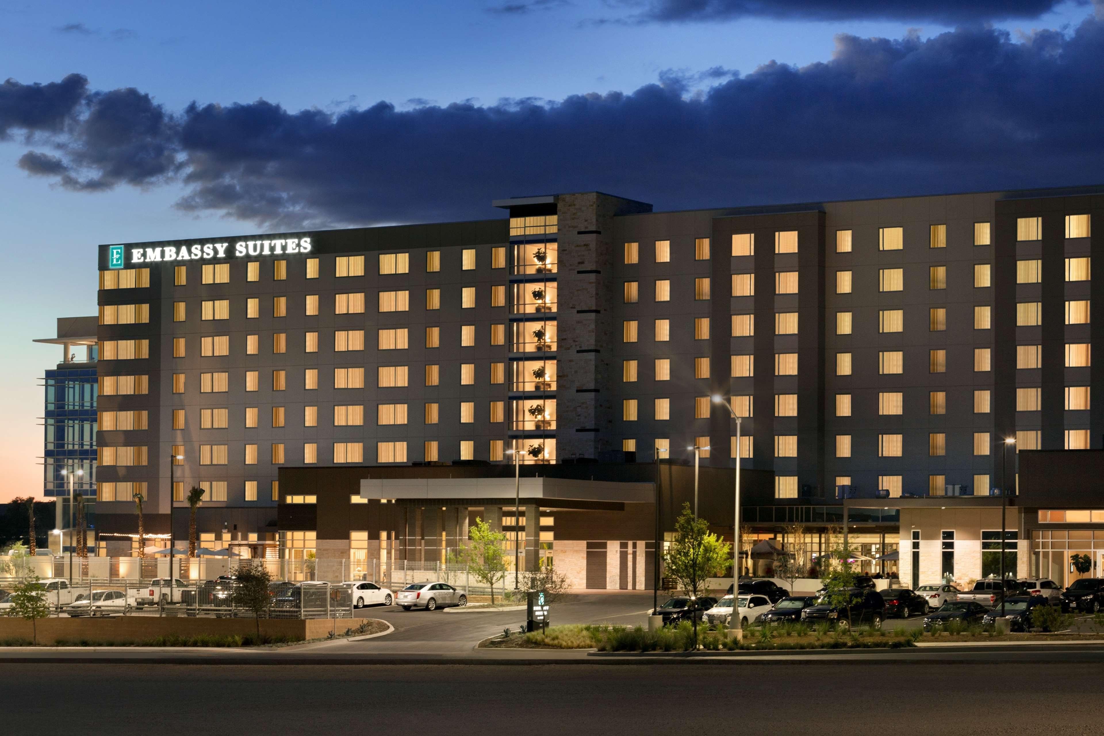 Vista Exterior Embassy Suites by Hilton San Antonio Landmark