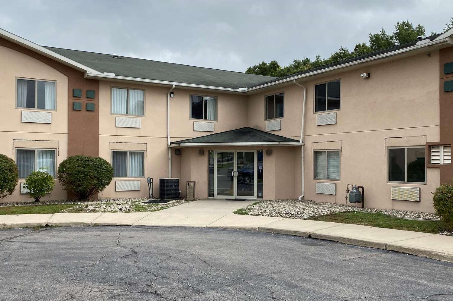Vista Exterior Baymont Inn & Suites by Wyndham Swanton/Toledo Airport