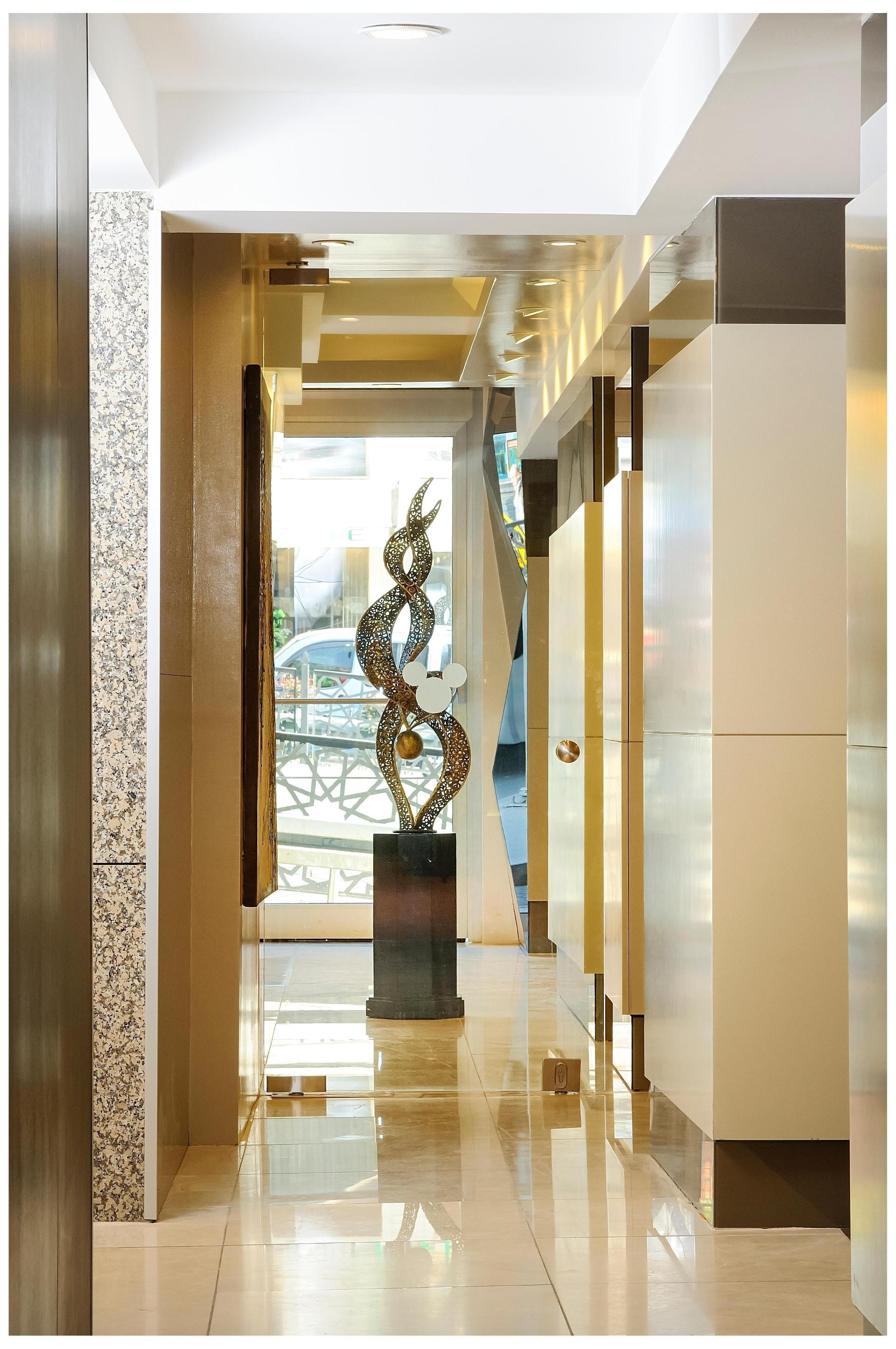 Vista Lobby Cartoon Hotel