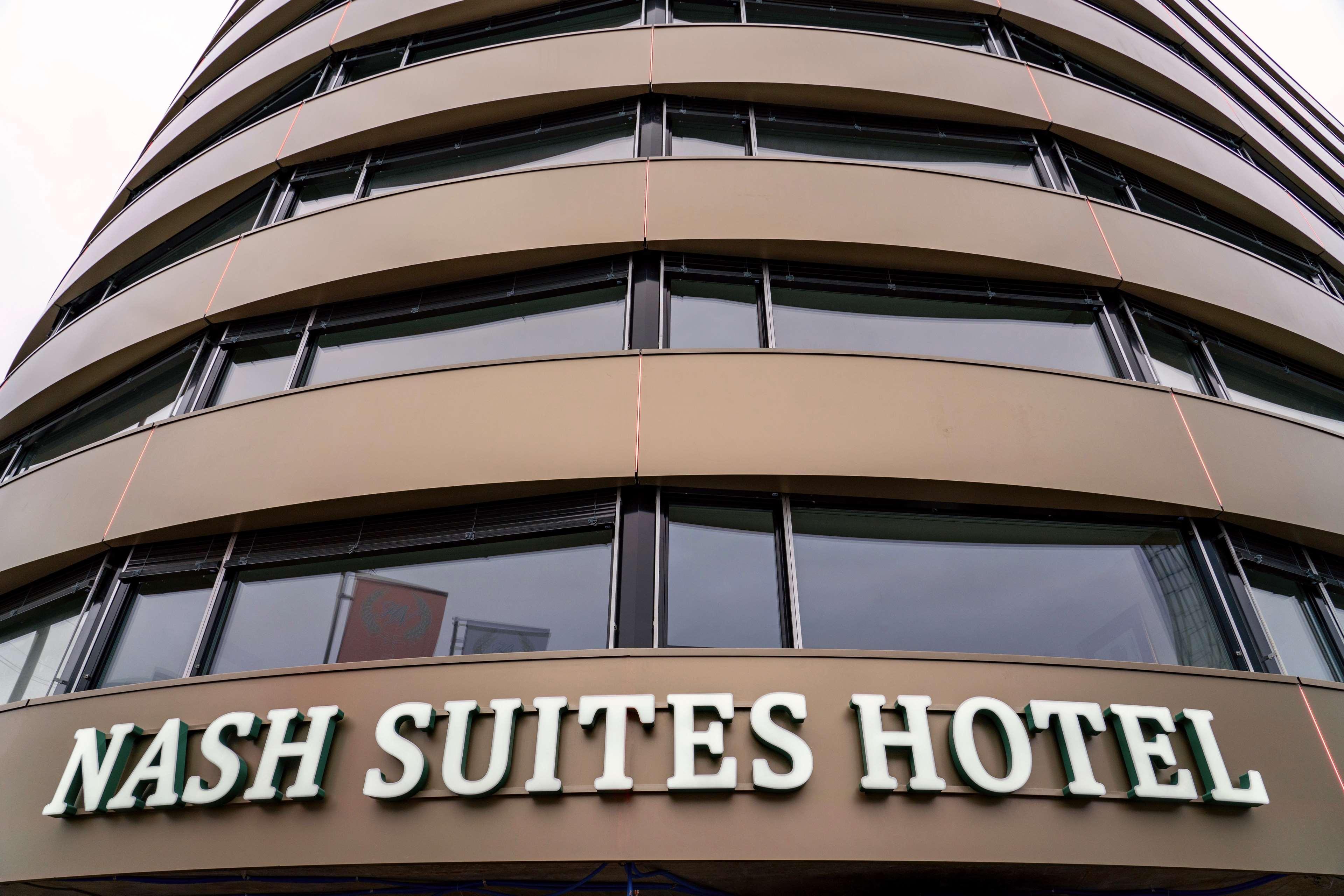 Vista Exterior Nash Suites Airport Hotel