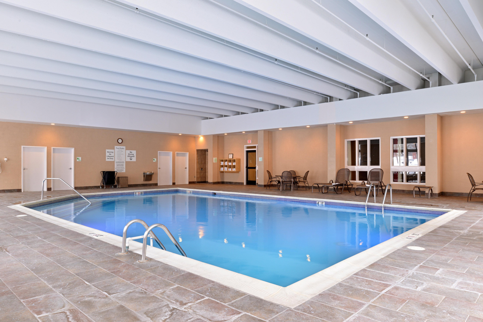 Vista Piscina Holiday Inn New London Mystic Area
