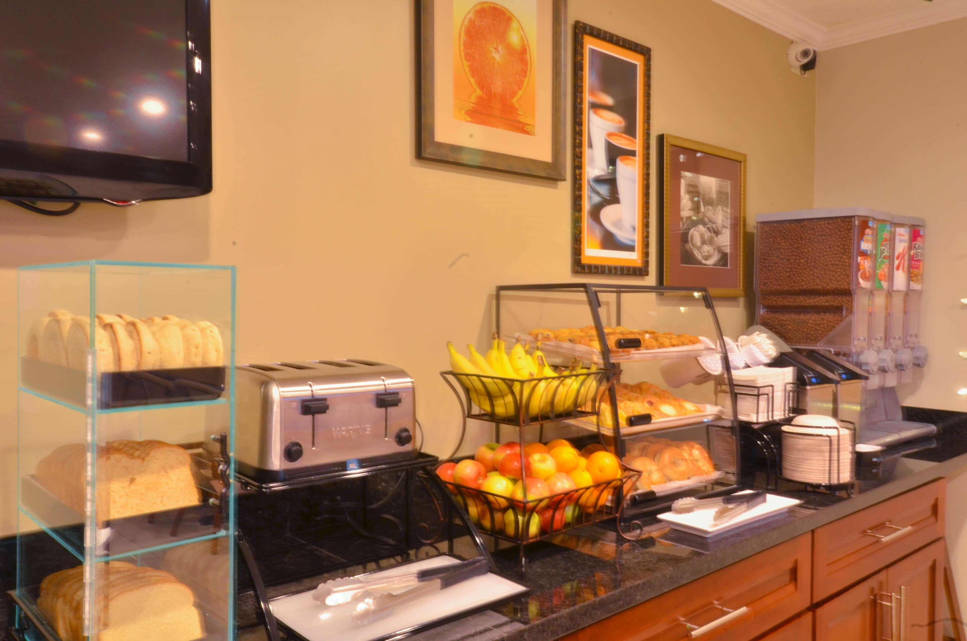 Restaurant Best Western The Inn & Suites Pacific Grove