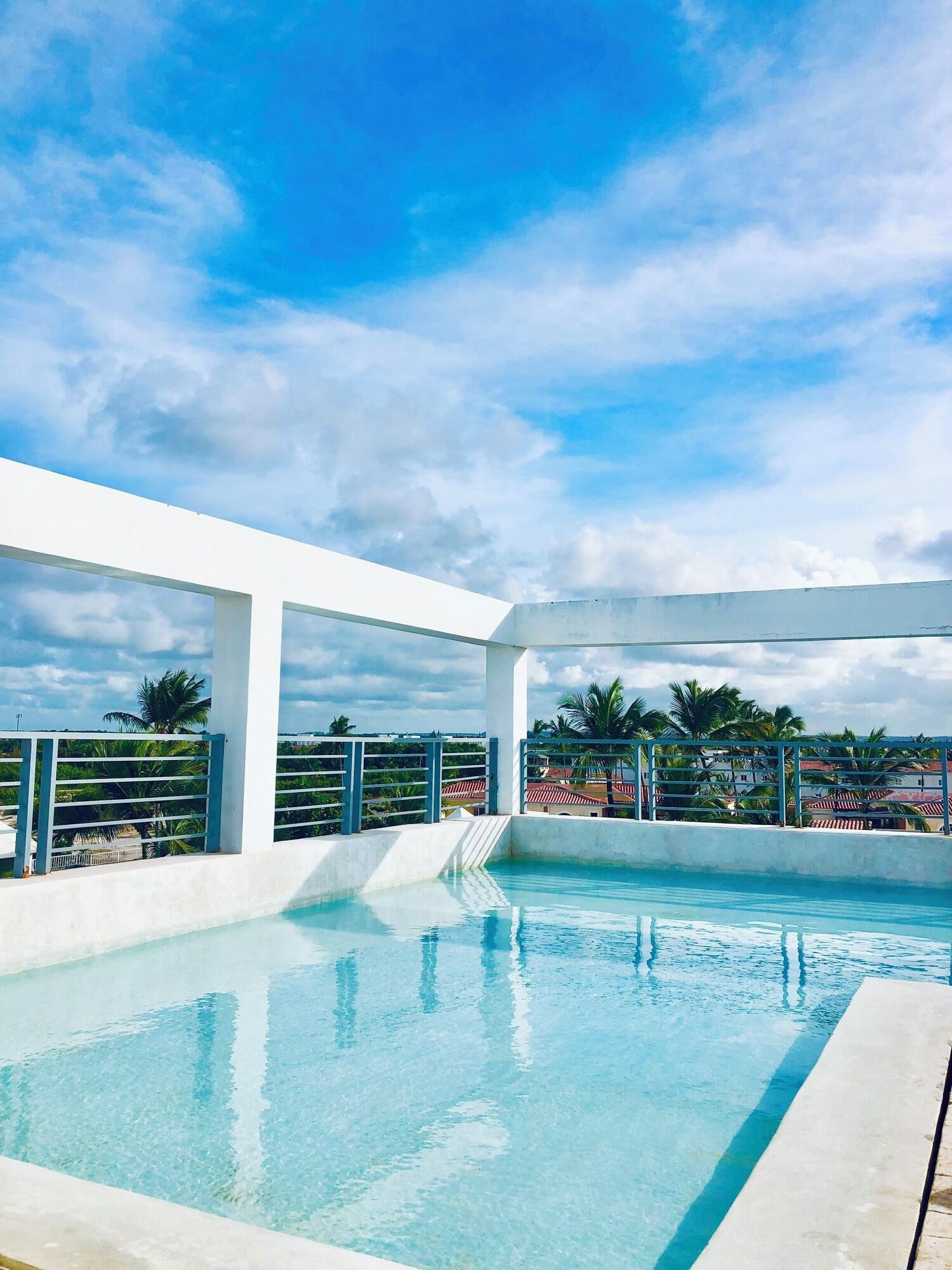 Varios Ducassi Rooftop Pool Beach Suites