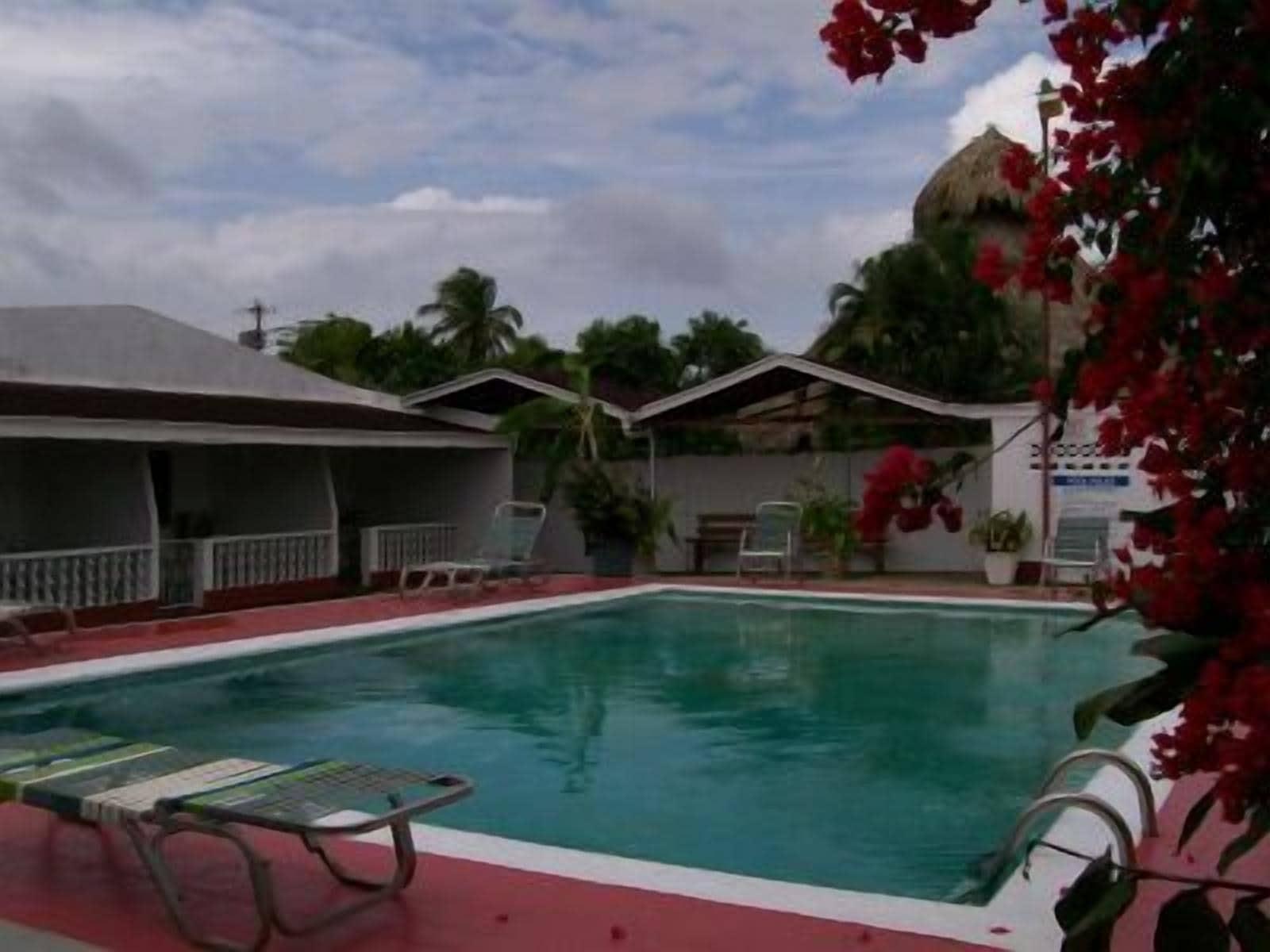 Varios Golden Thistle Hotel