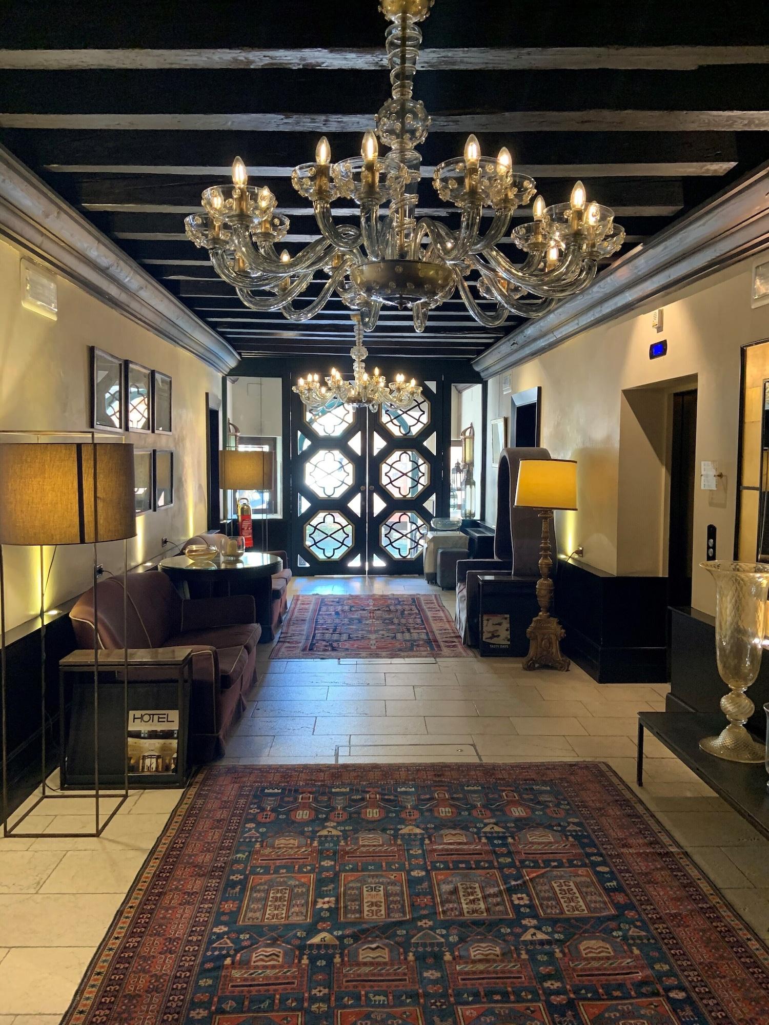 Vista Lobby Aqua Palace Hotel