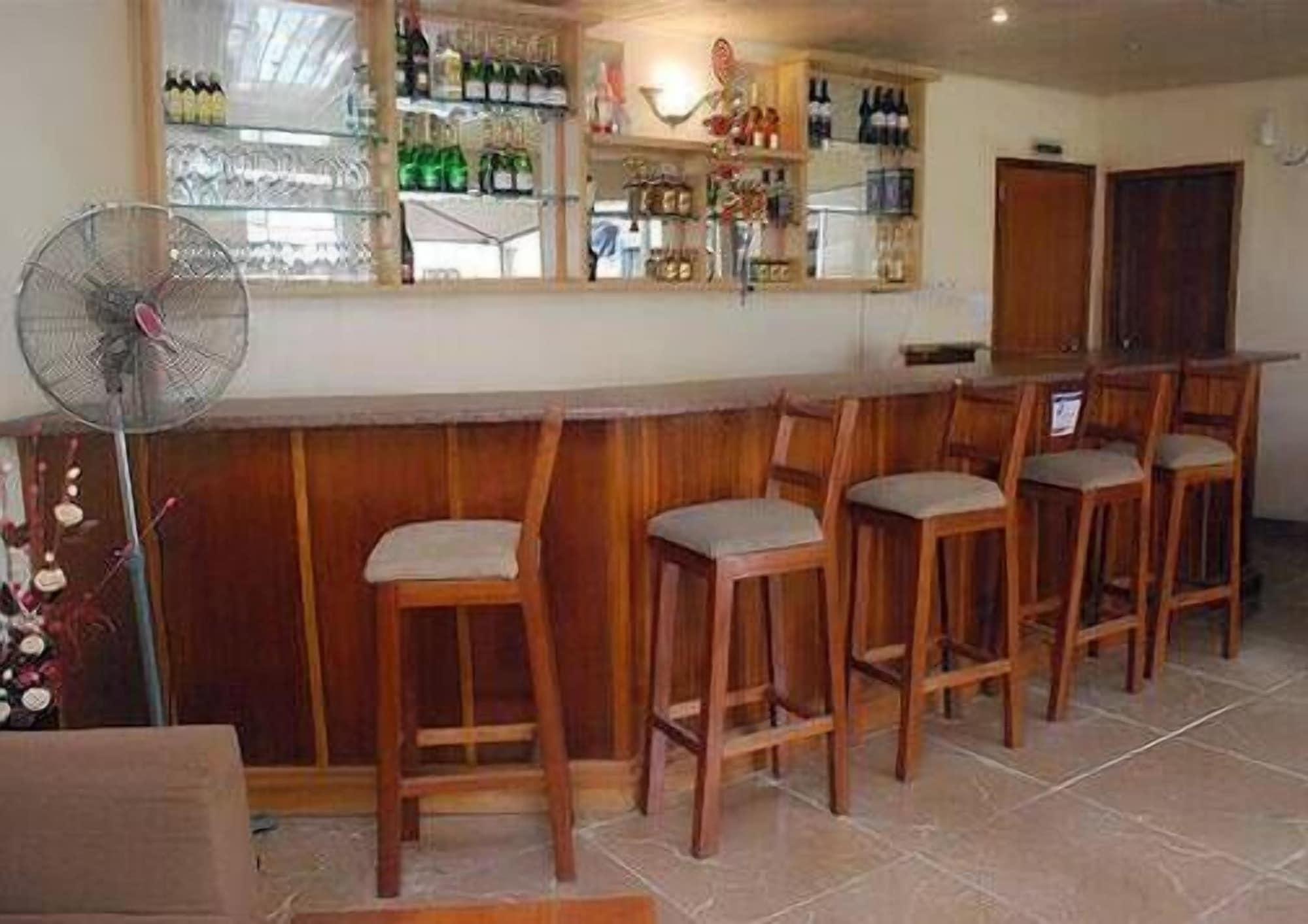 Bar/Salón The Cheery Manor