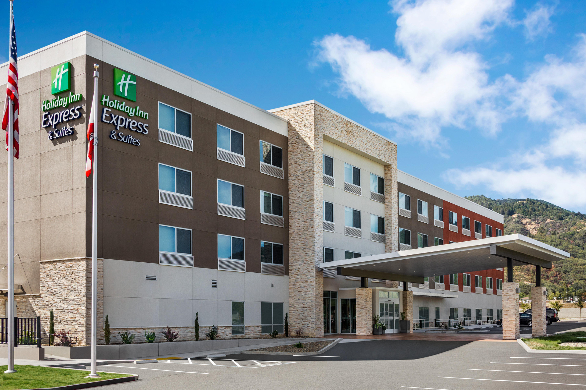 Vista Exterior Holiday Inn Express and Suites Ukiah by IHG