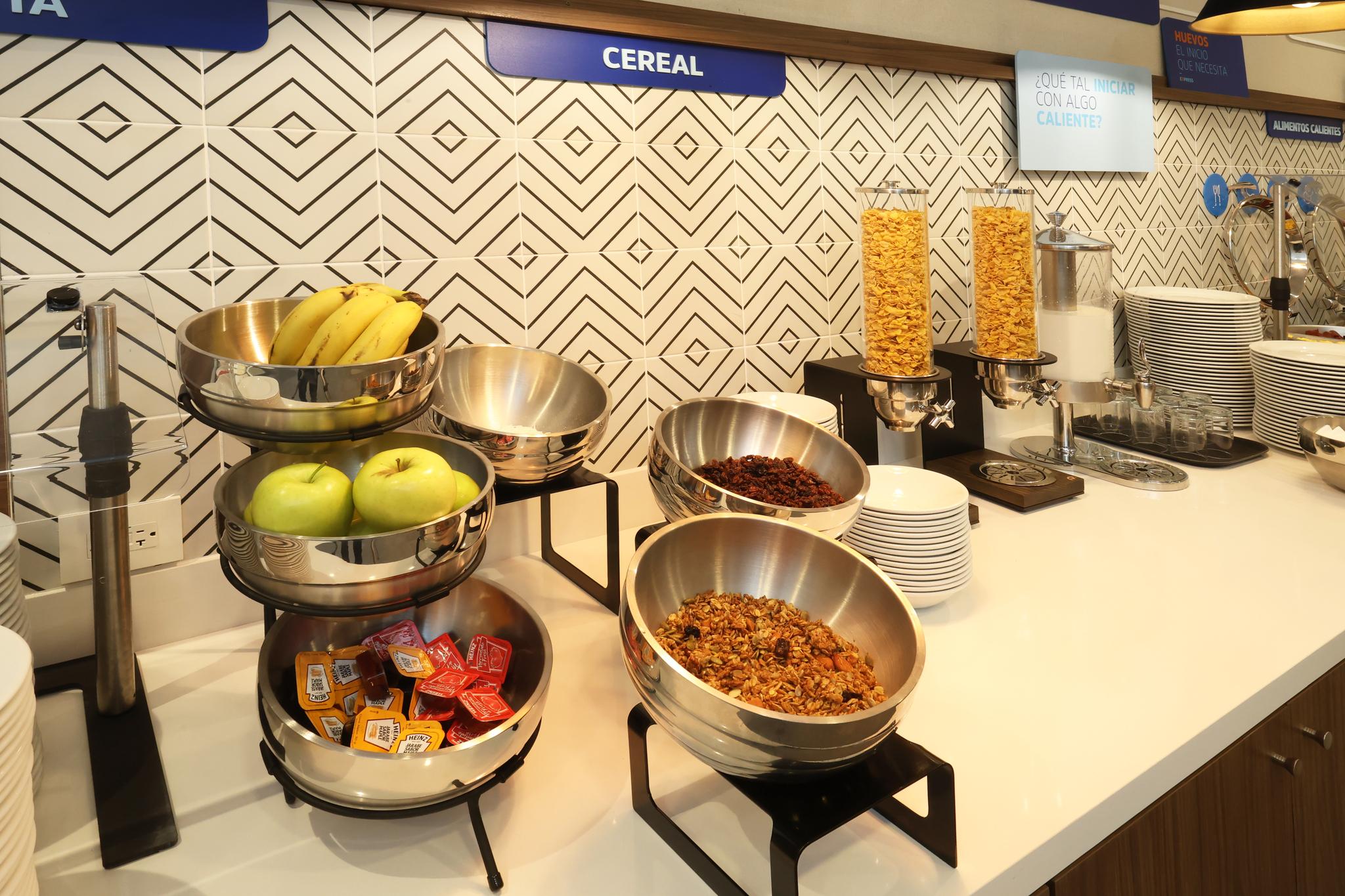 Restaurant Holiday Inn Express & Suites Monterrey Sendero