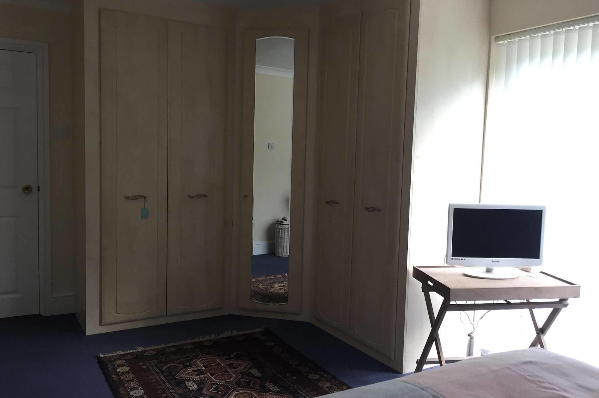 Set de Habitación Linford Stable