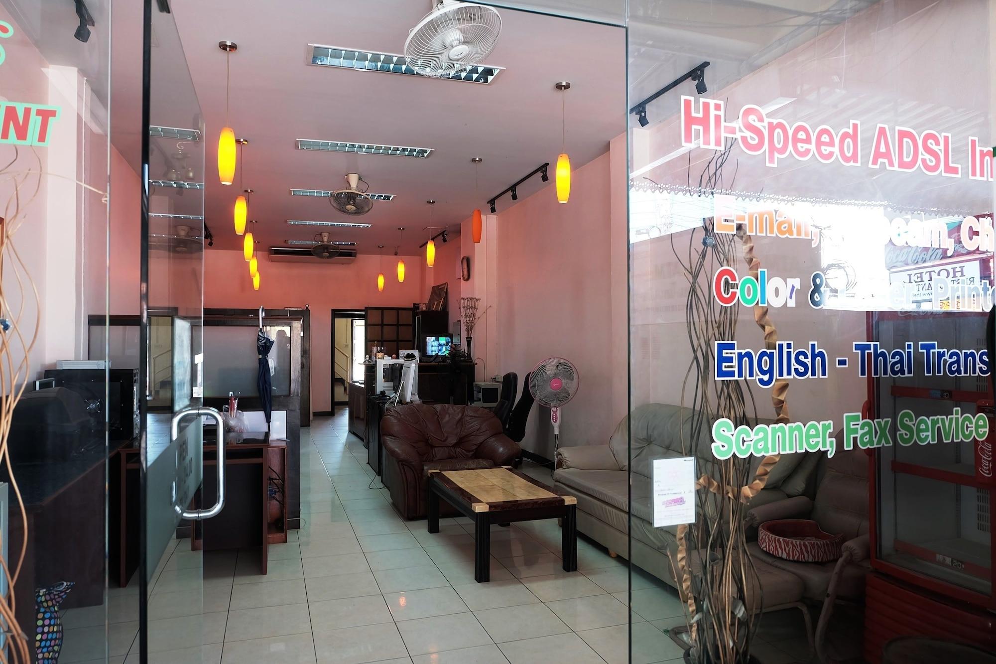 Vista Exterior Parinya's Apartment