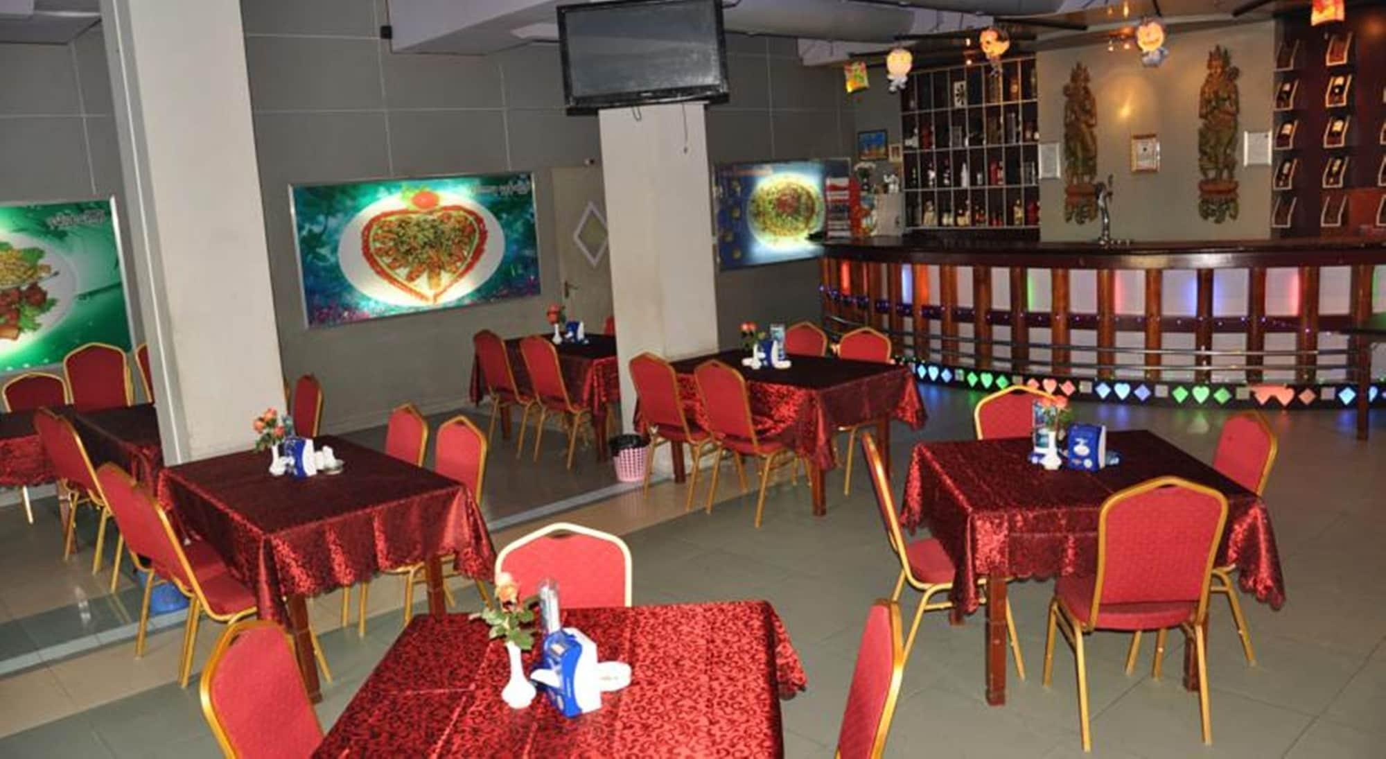 Bar/Salón Golden City Crown Hotel