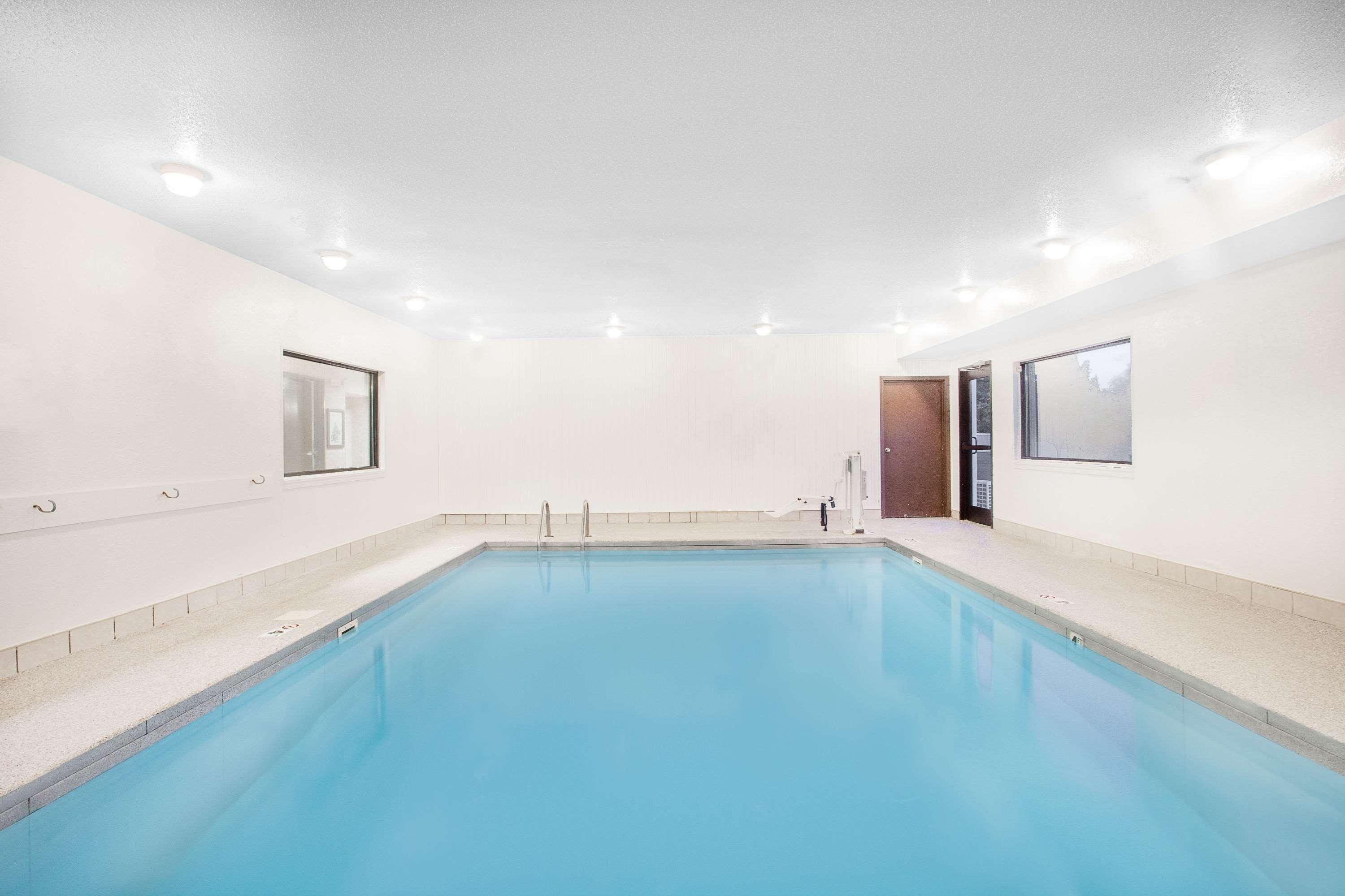Vista Piscina Super 8 By Wyndham Central City
