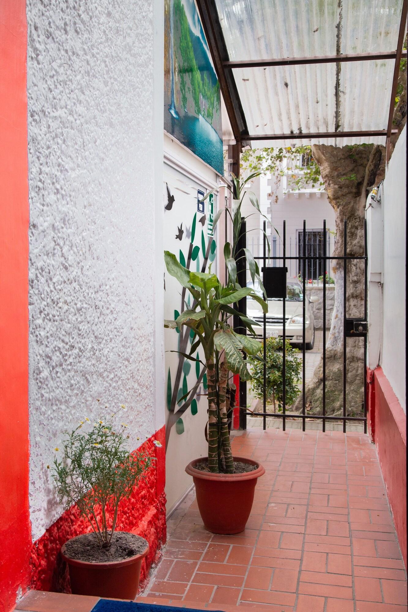 Vista Exterior Hostal Whipala