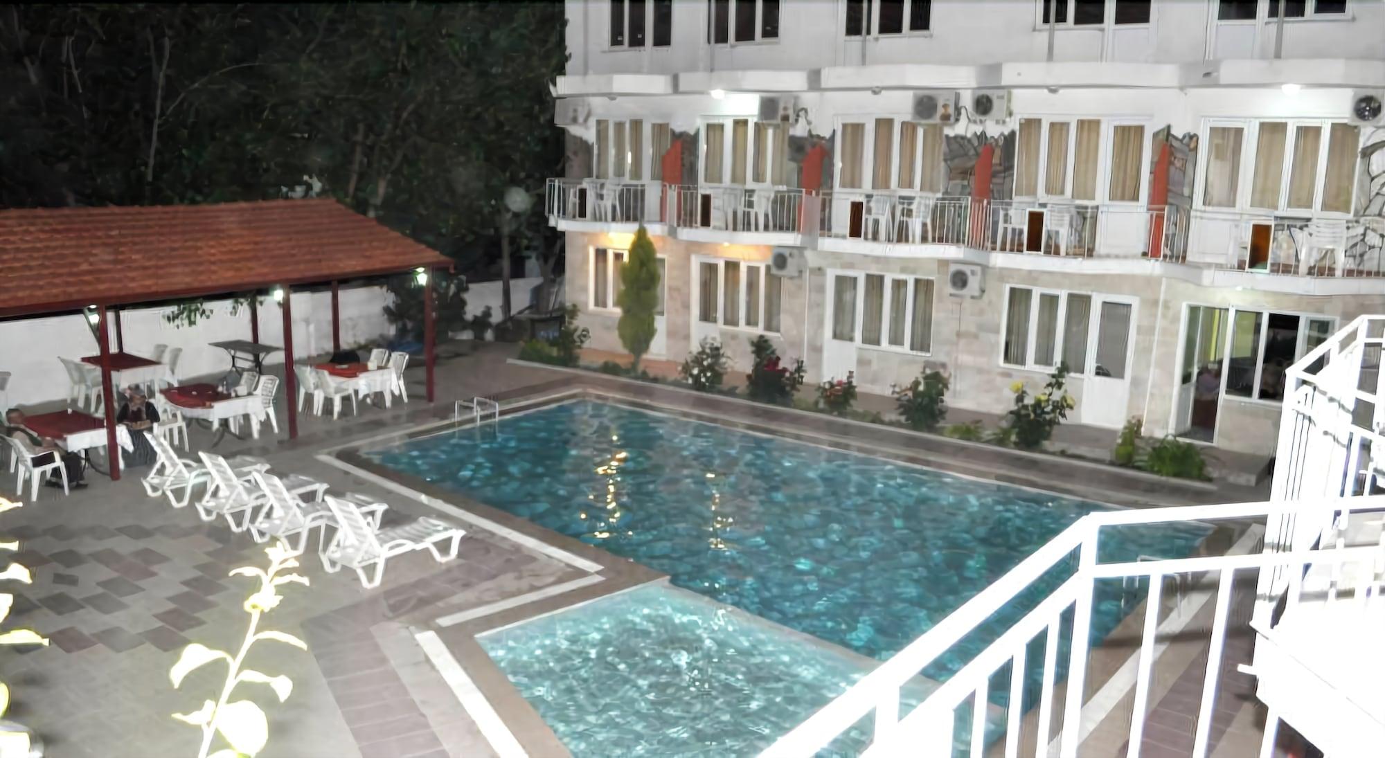 Vista Exterior Dolphin Yunus Hotel
