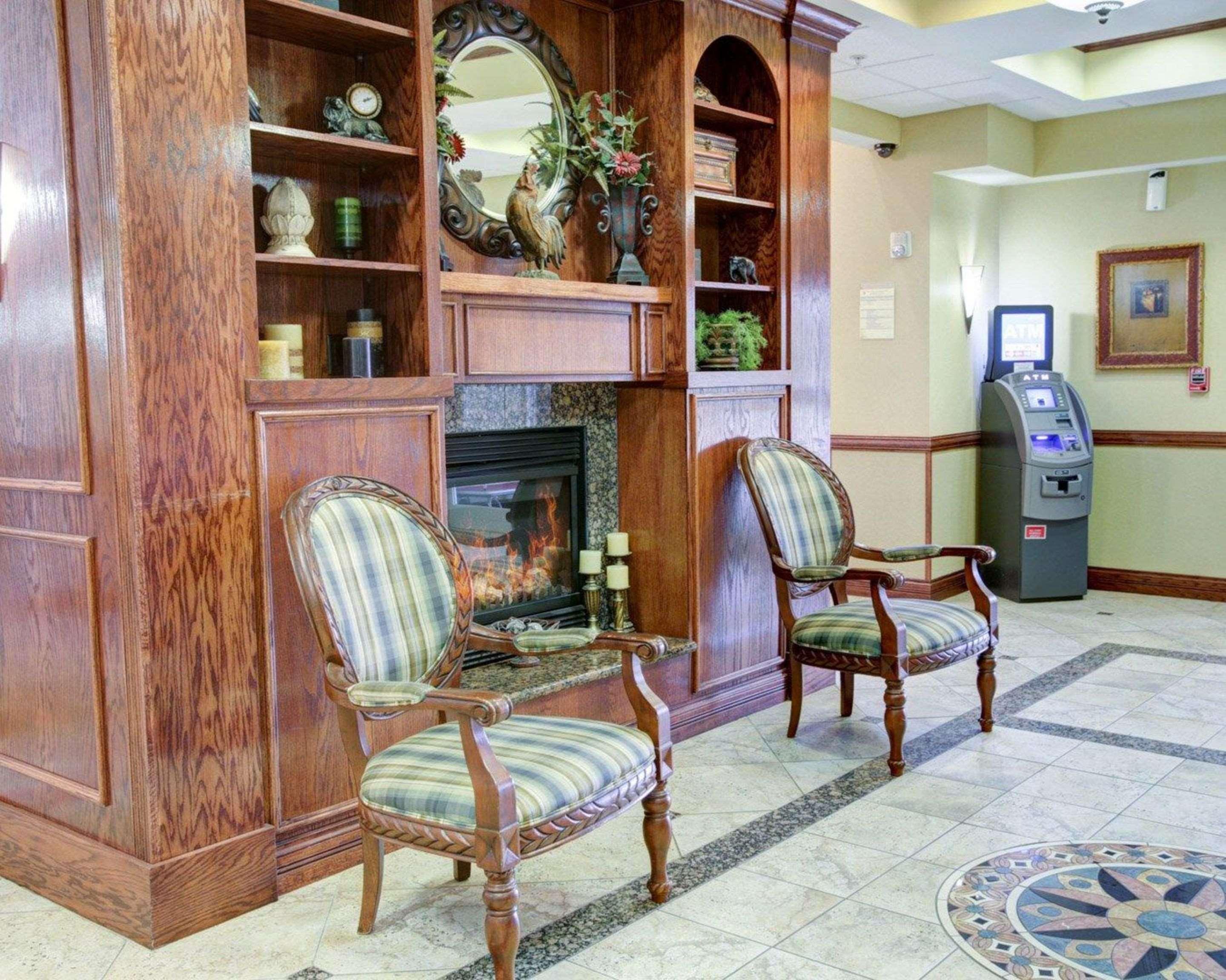 Vista Lobby Comfort Suites University Drive