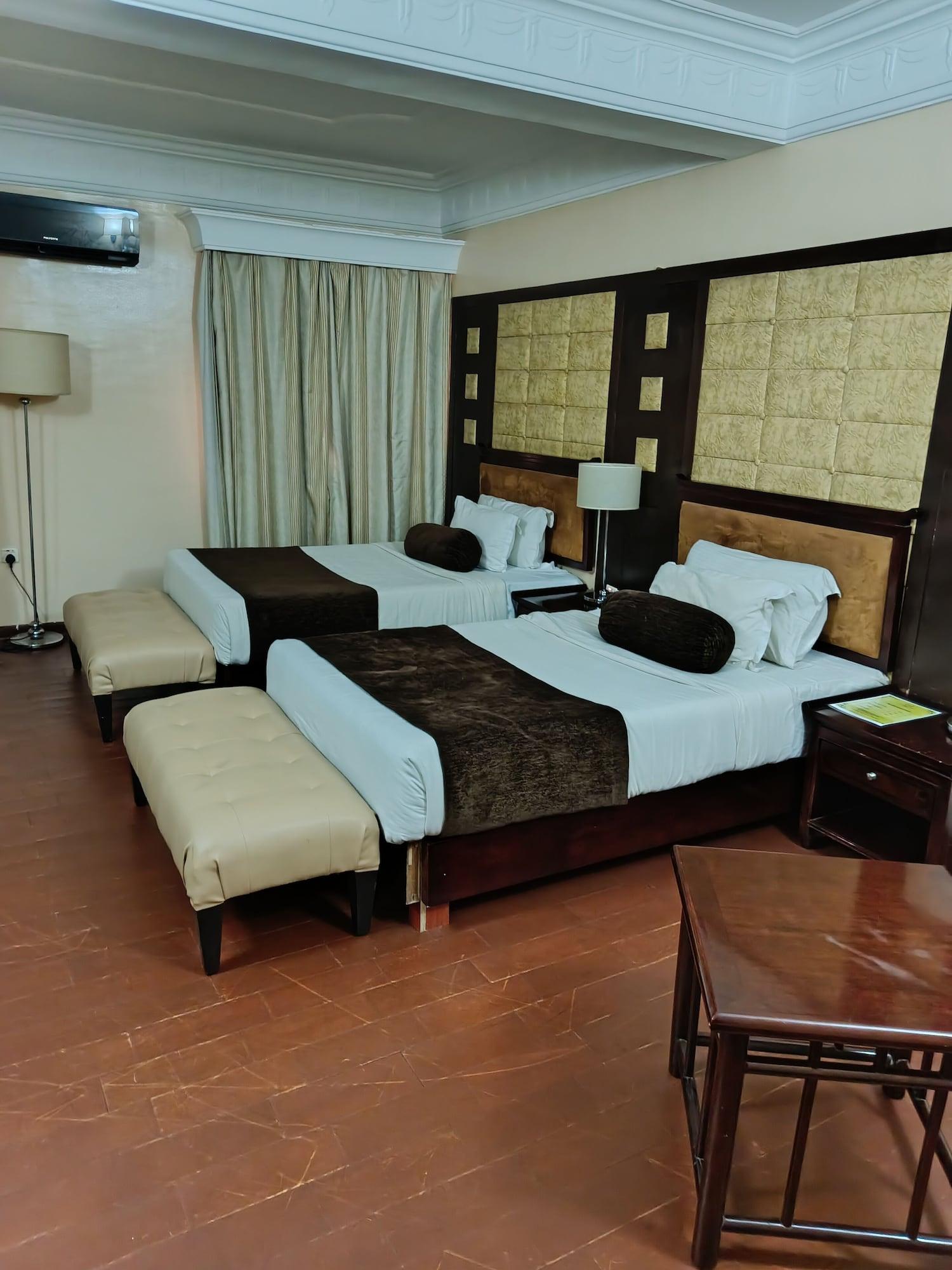 Habitación Owu Crown Hotel