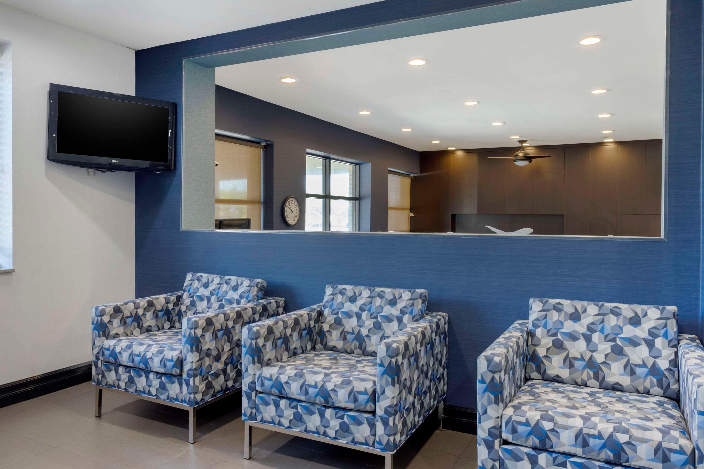 Restaurant Avion Inn Near LGA Airport, Ascend Hotel Collection