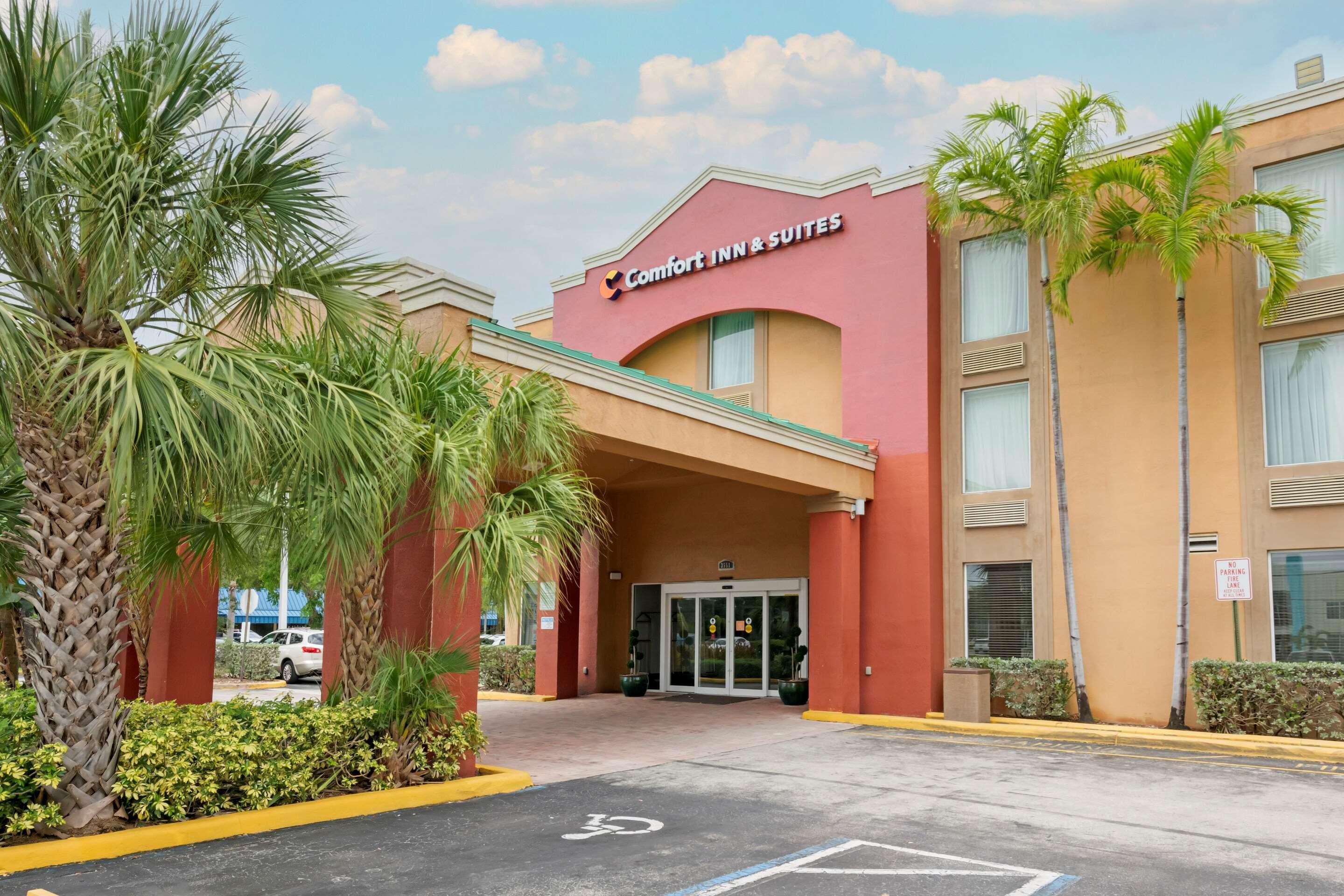 Vista Exterior Comfort Inn & Suites Fort Lauderdale West Turnpike