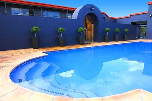 Vista Piscina Aaron Court Motor Inn