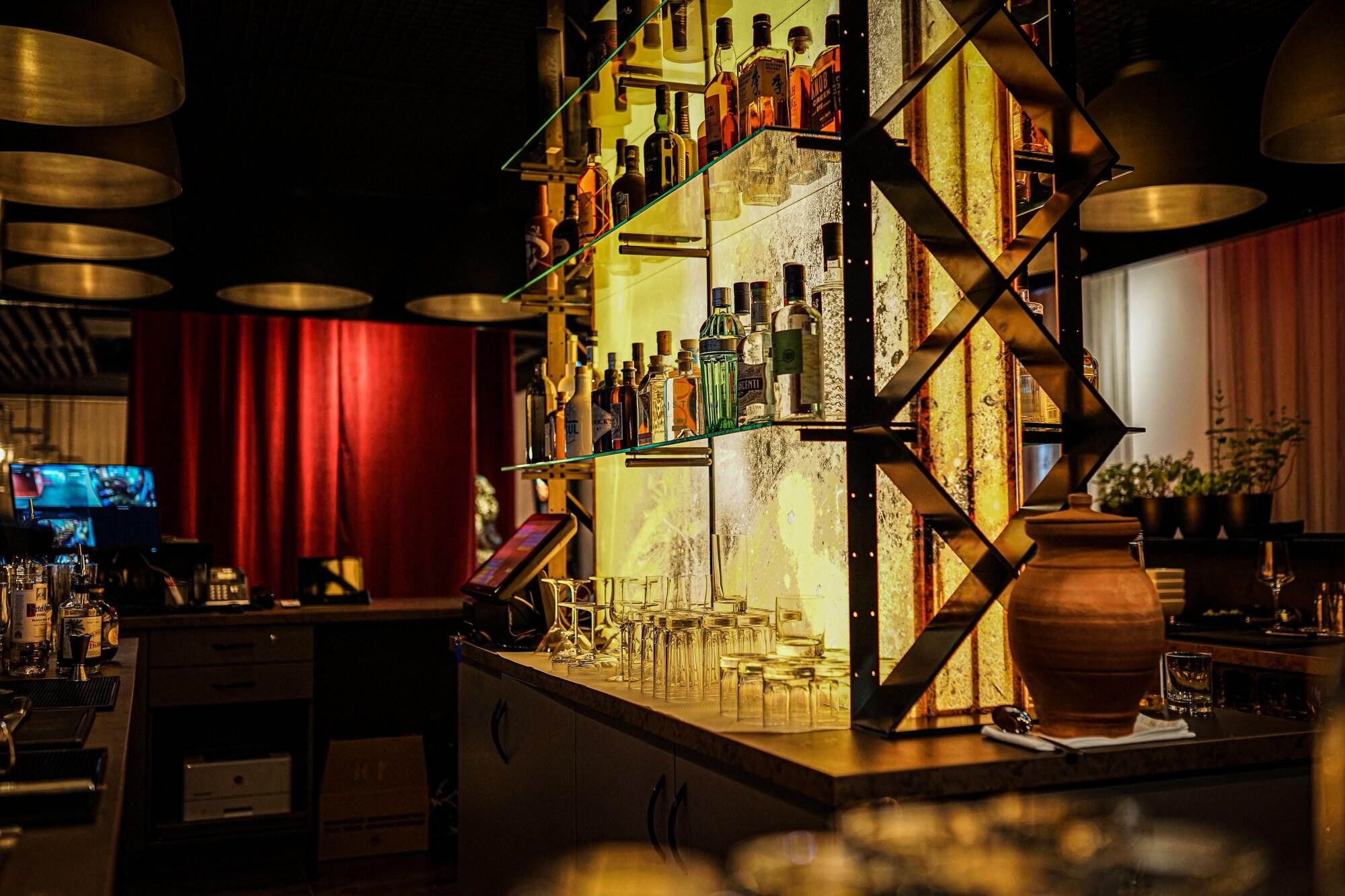 Bar/Salón DORMERO DeHo Linz