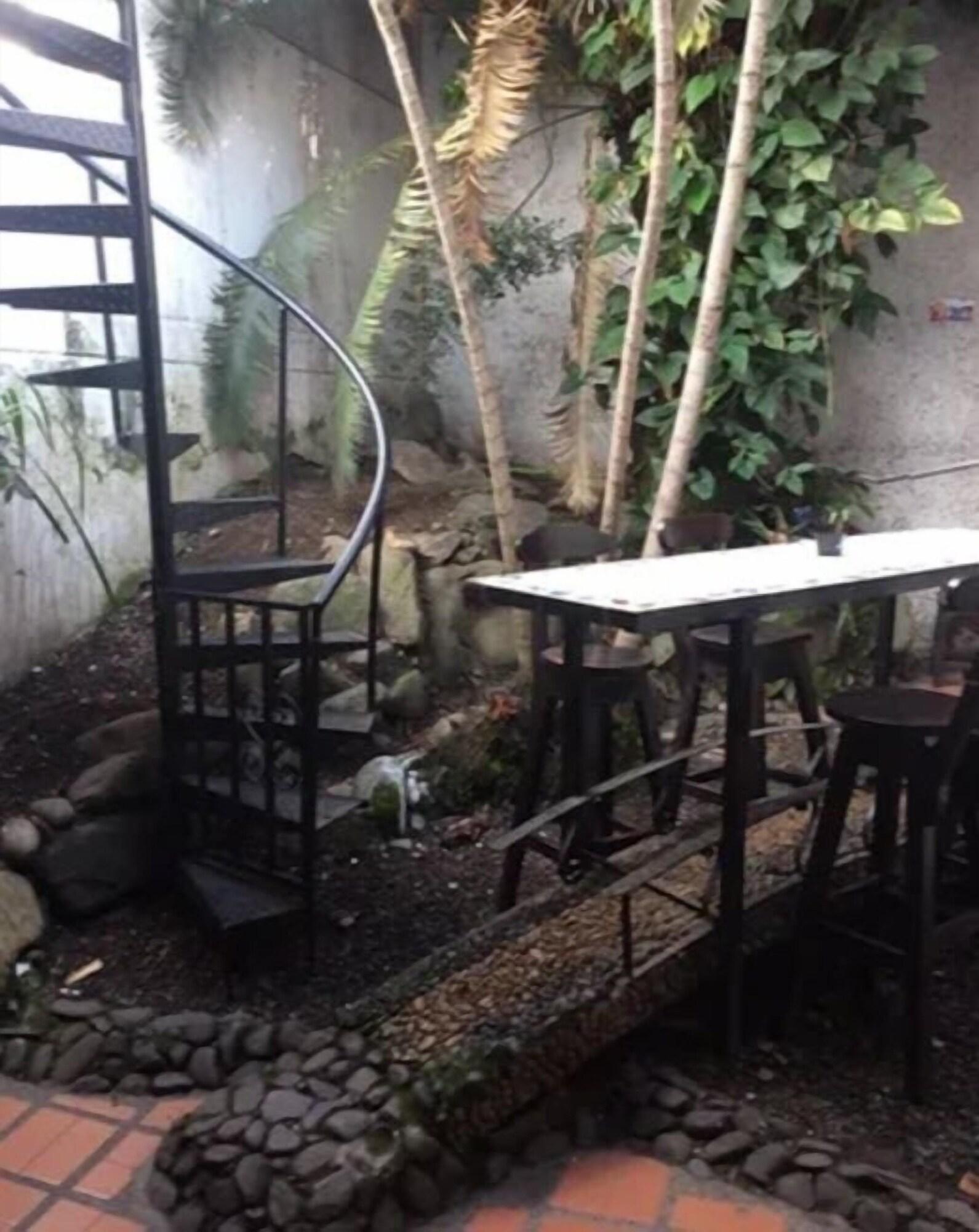 Restaurant Palm Tree Hostal Medellin - Hostel