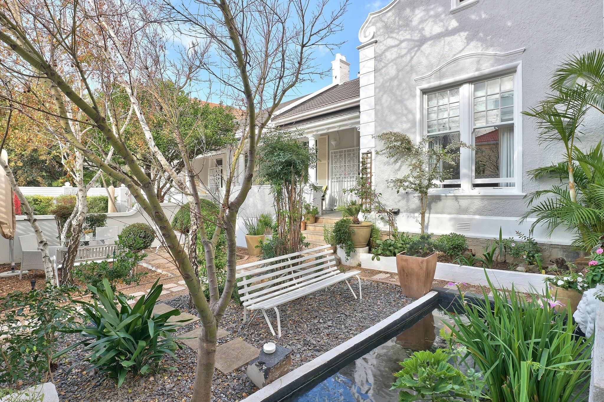 Varios Parker Cottage