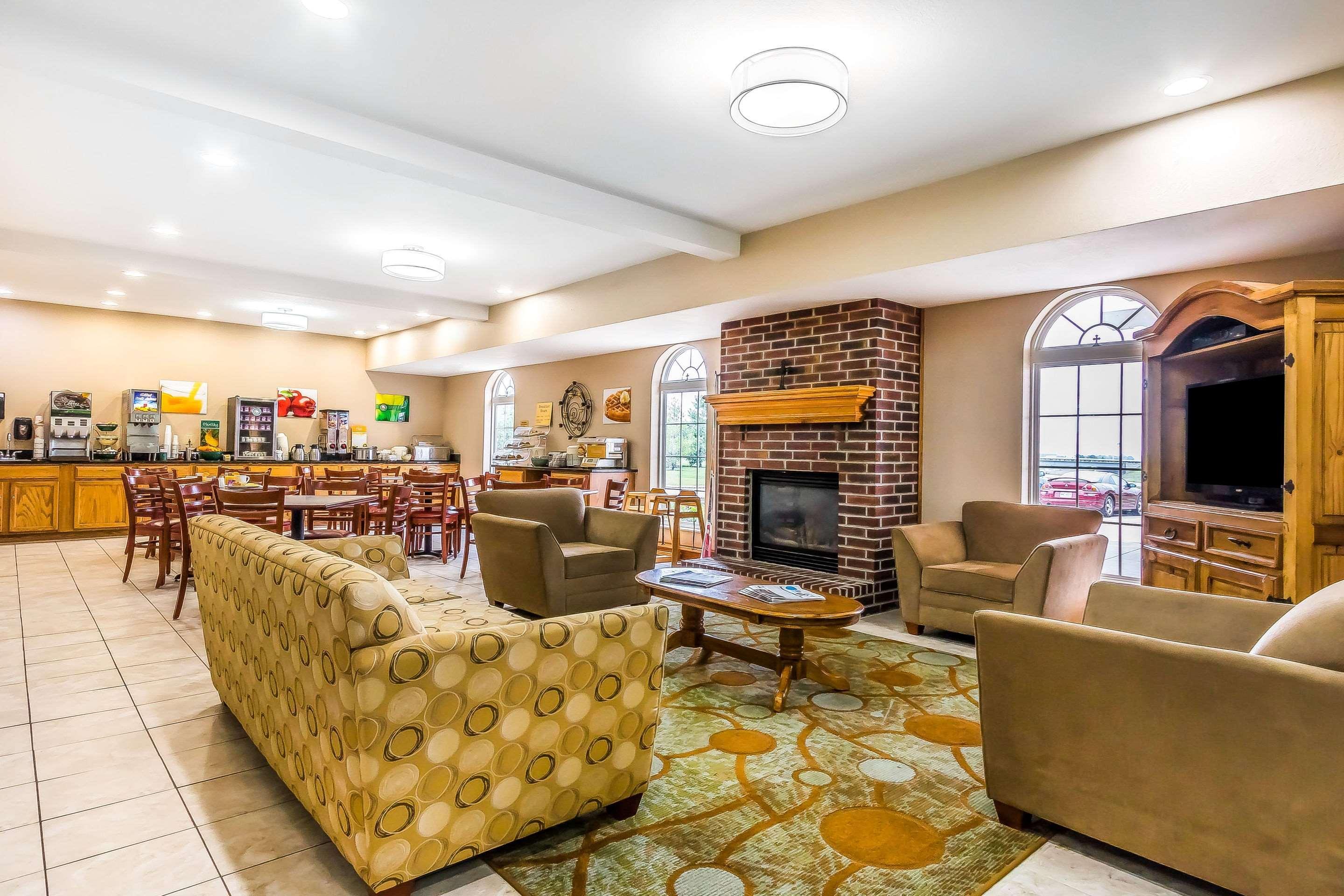 Vista Lobby Quality Inn & Suites