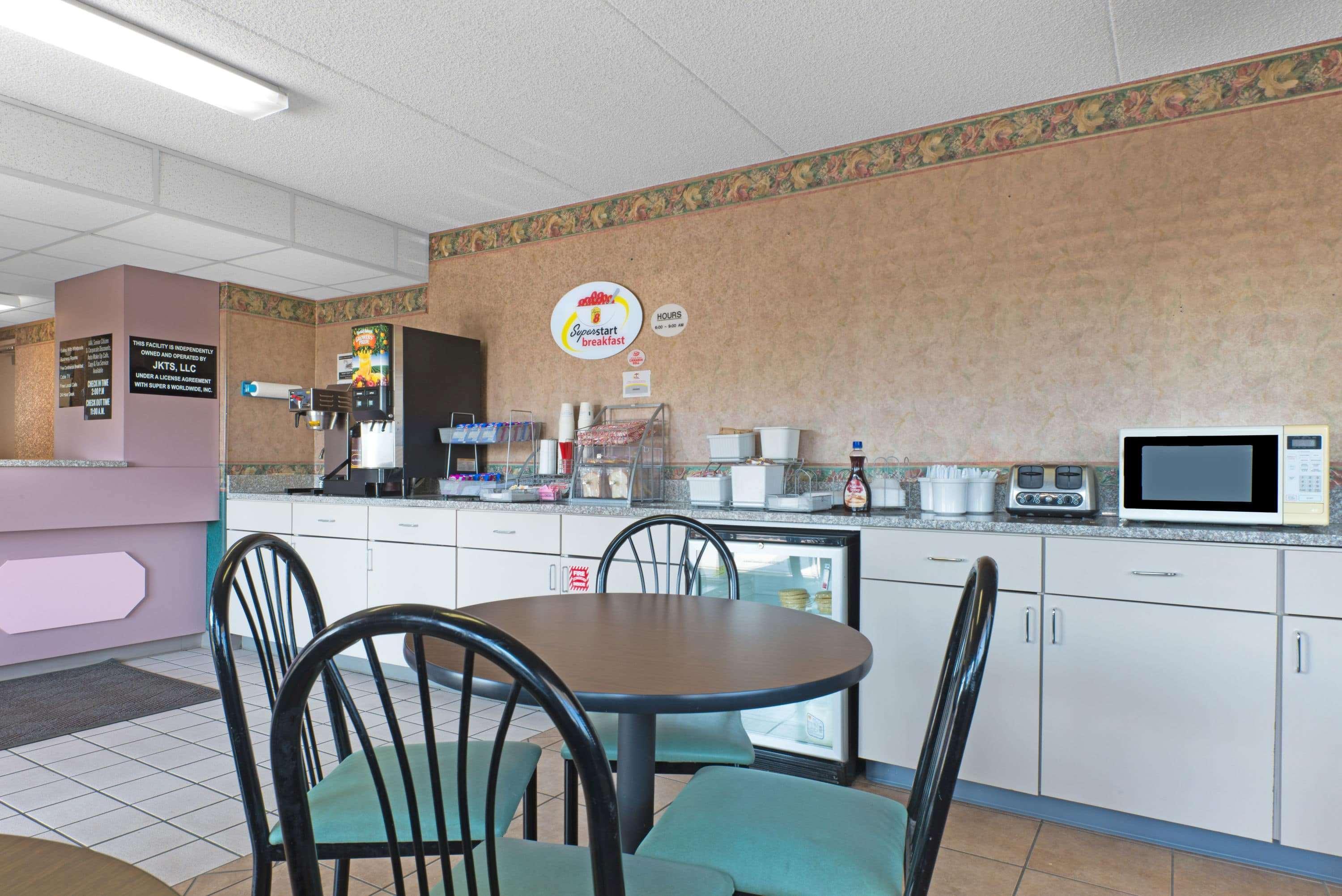 Restaurant Super 8 by Wyndham Wapakoneta